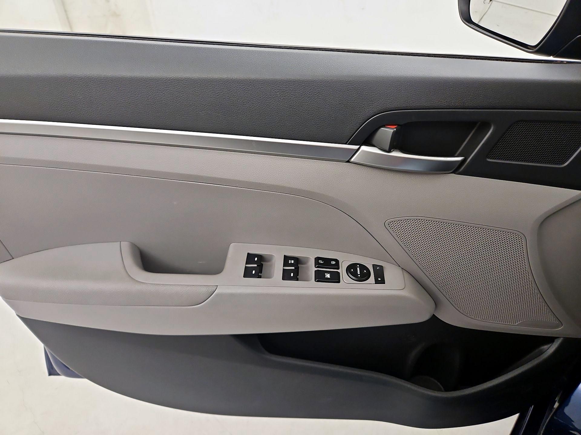 Thumbnail: 2020 Hyundai Elantra - 12