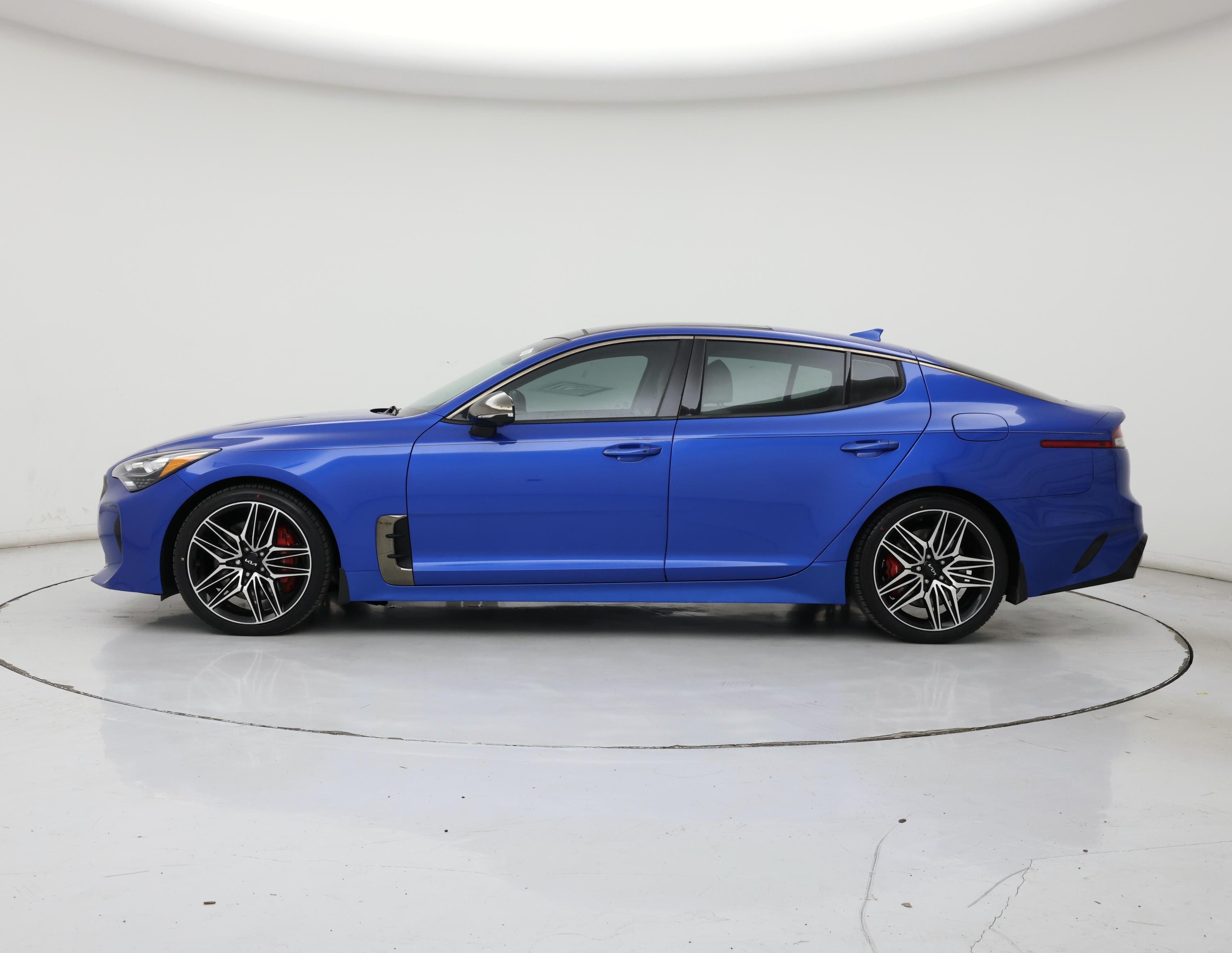 Thumbnail: 2022 Kia Stinger - 3