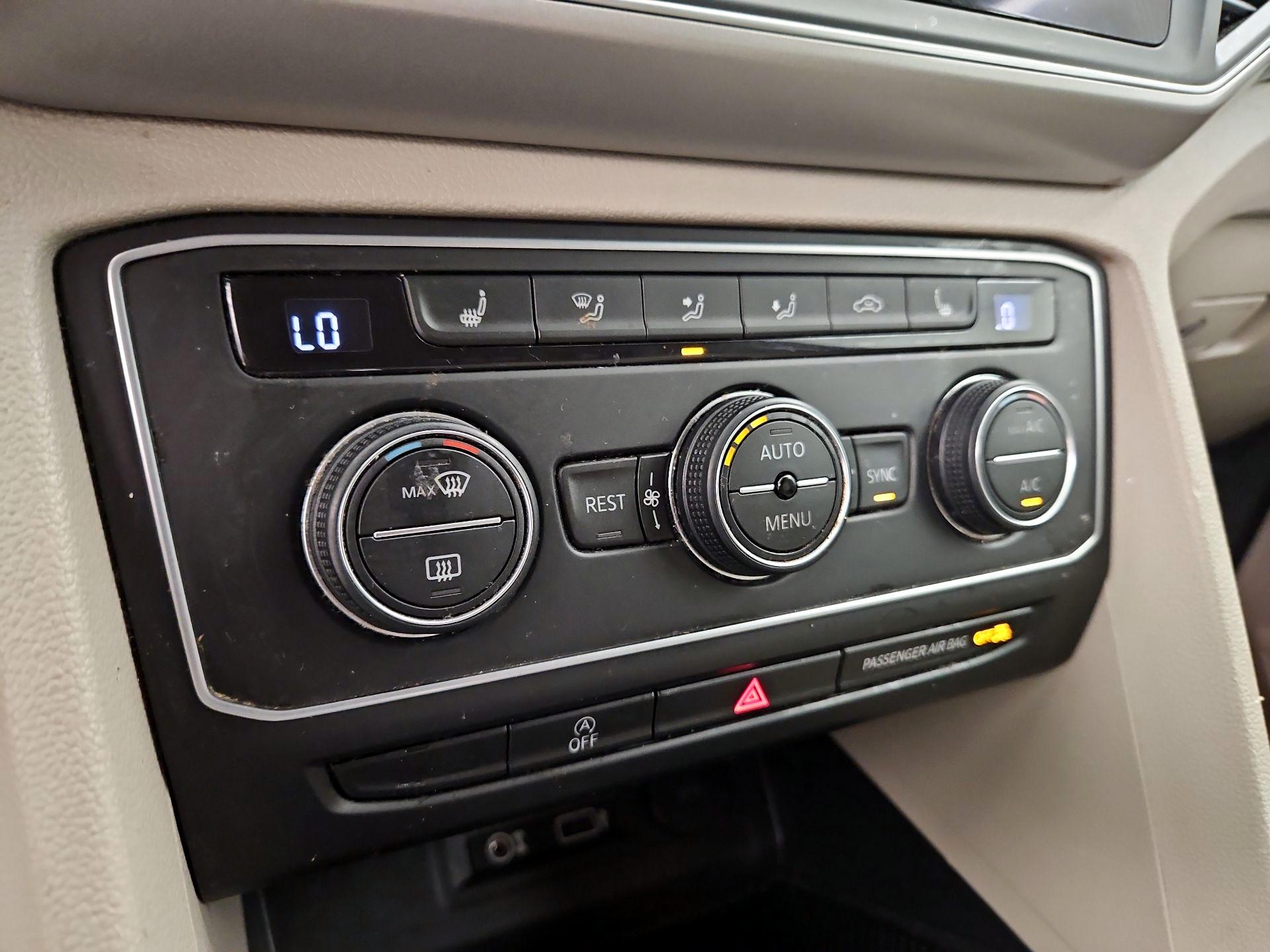 Thumbnail: 2019 Volkswagen Atlas - 16