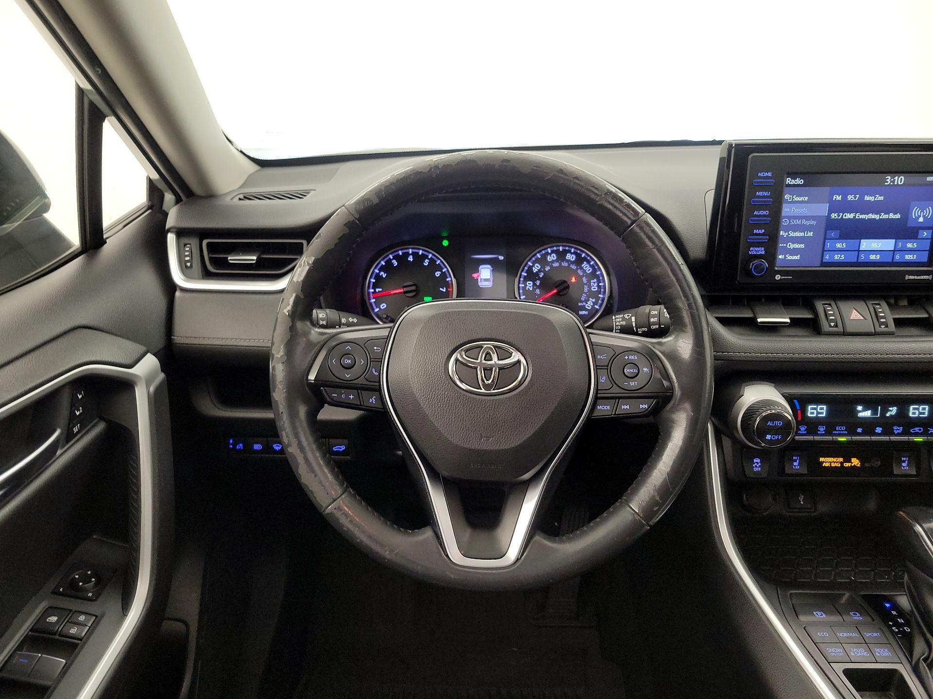 Thumbnail: 2021 Toyota RAV4 - 10