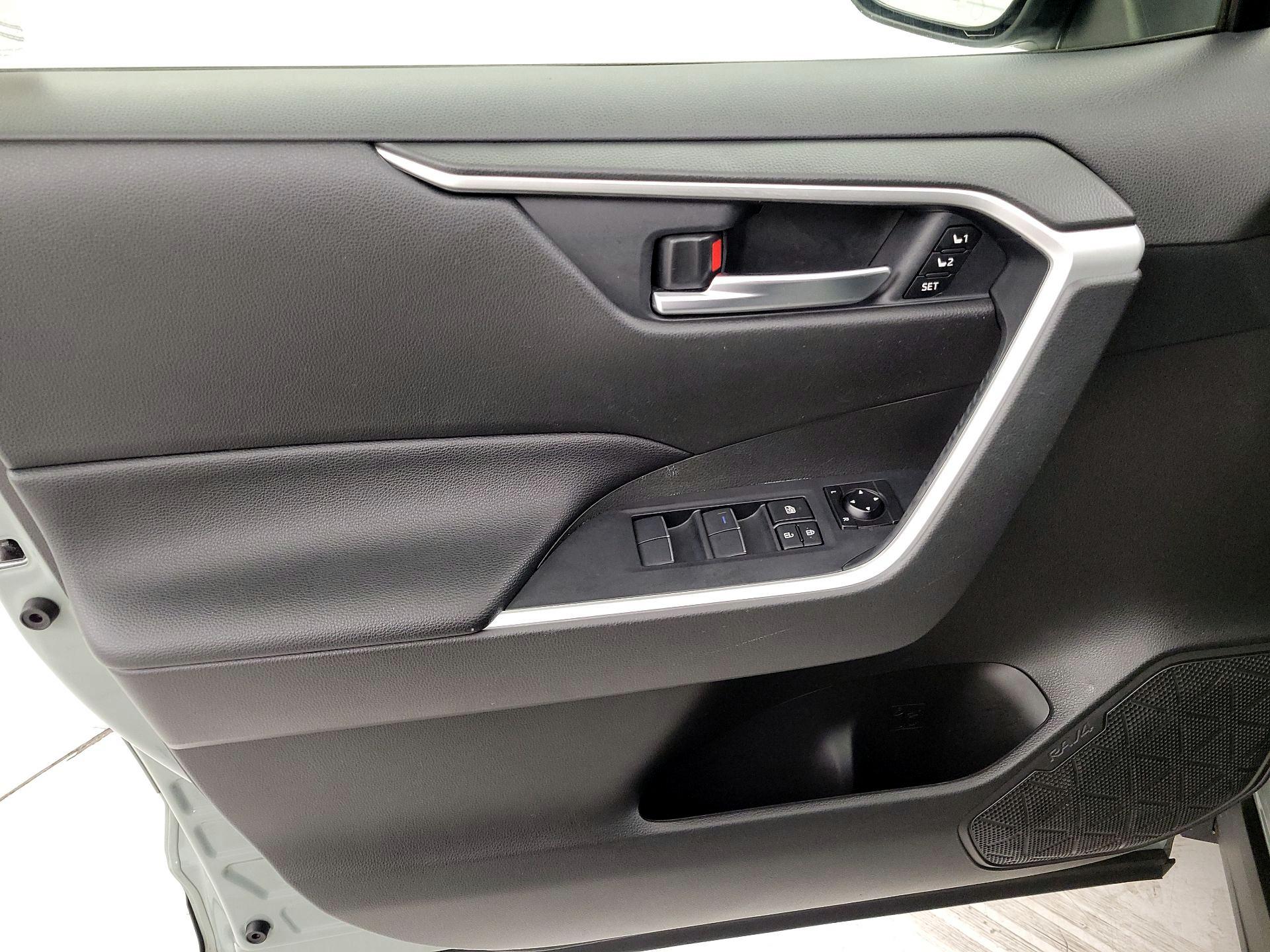 Thumbnail: 2021 Toyota RAV4 - 12