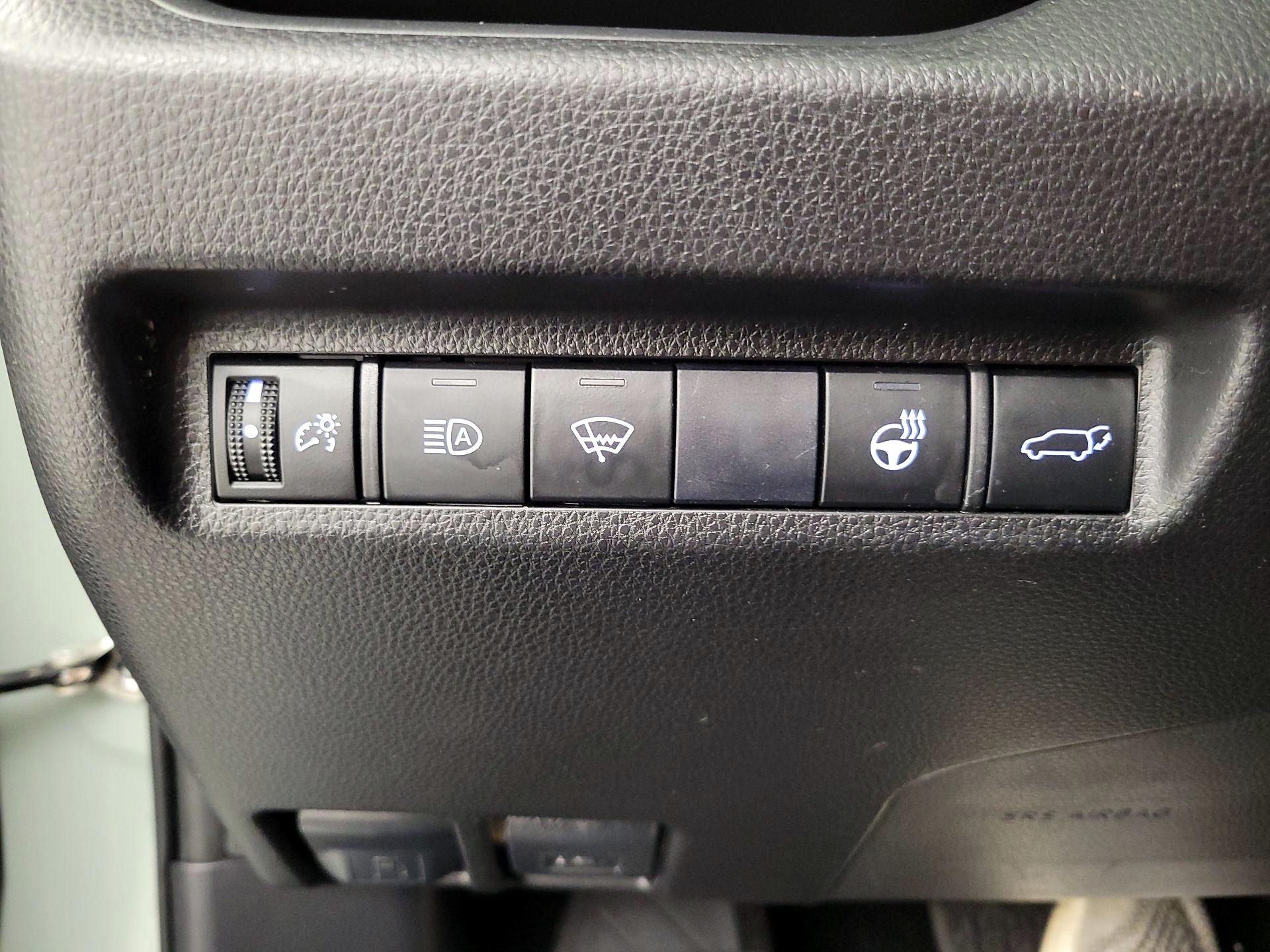Thumbnail: 2021 Toyota RAV4 - 13