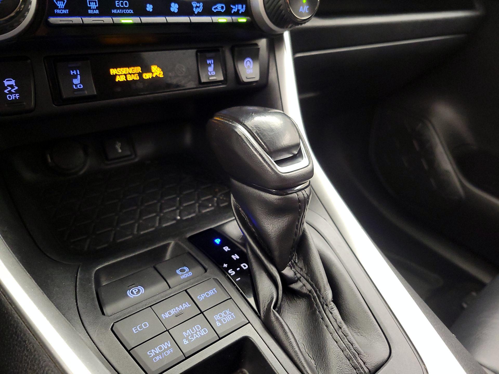 Thumbnail: 2021 Toyota RAV4 - 17