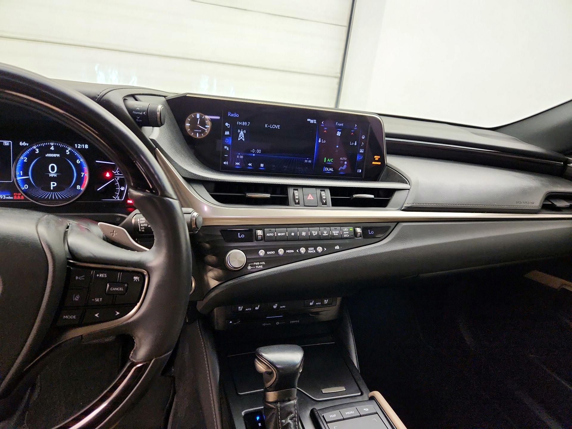 Thumbnail: 2021 Lexus ES - 9