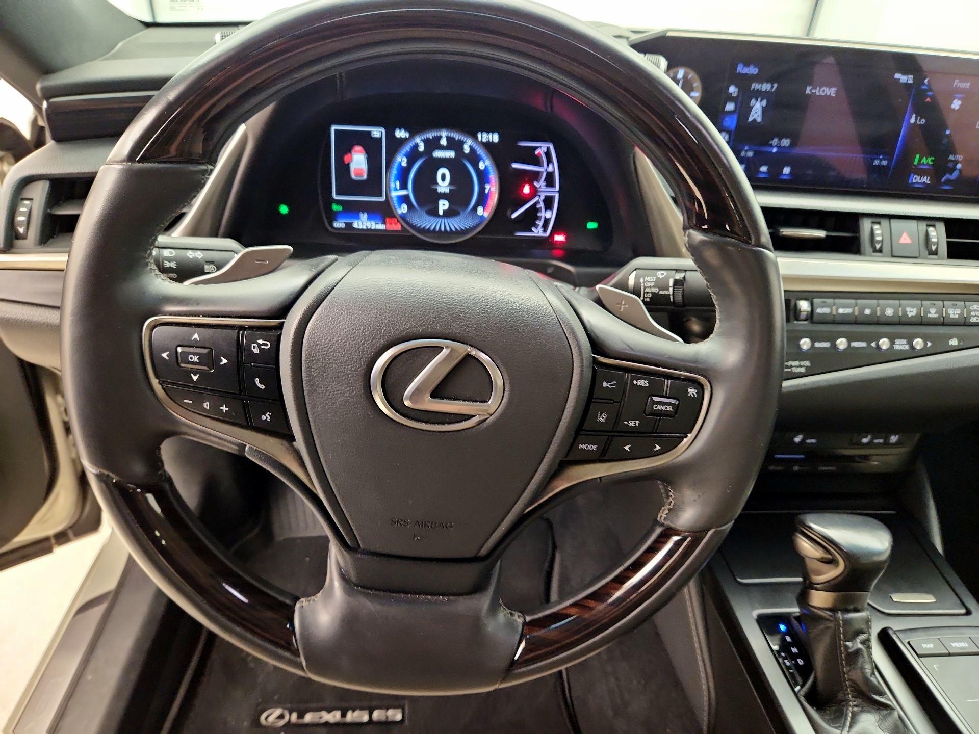 Thumbnail: 2021 Lexus ES - 10