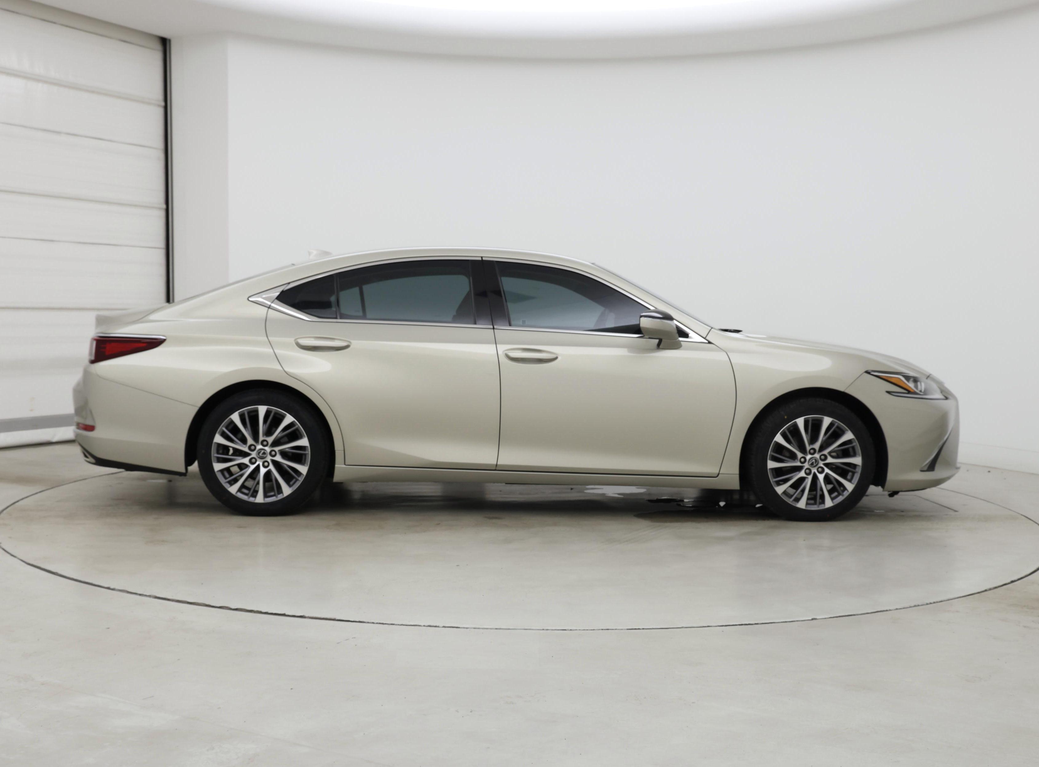 Thumbnail: 2021 Lexus ES - 7