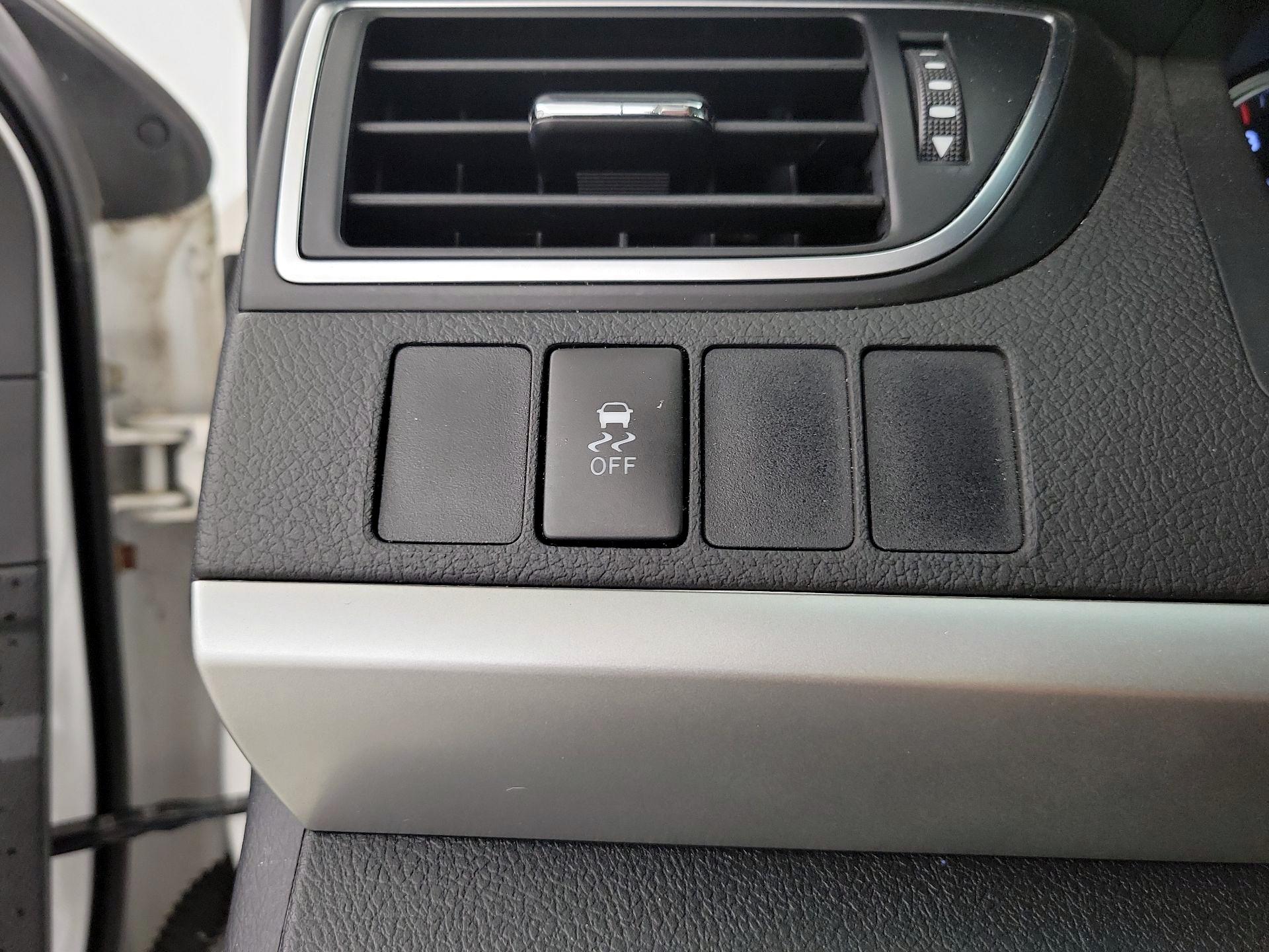 Thumbnail: 2015 Toyota Camry - 13