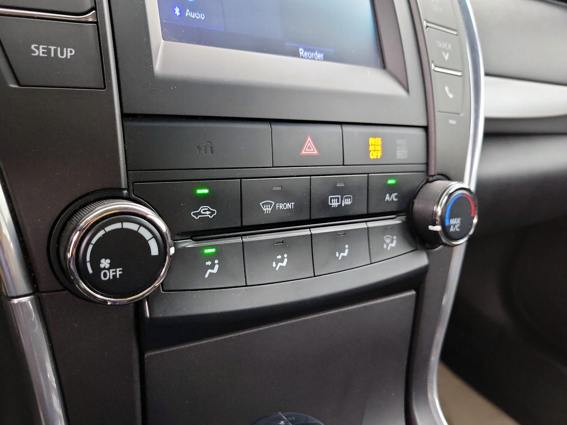 Thumbnail: 2015 Toyota Camry - 16