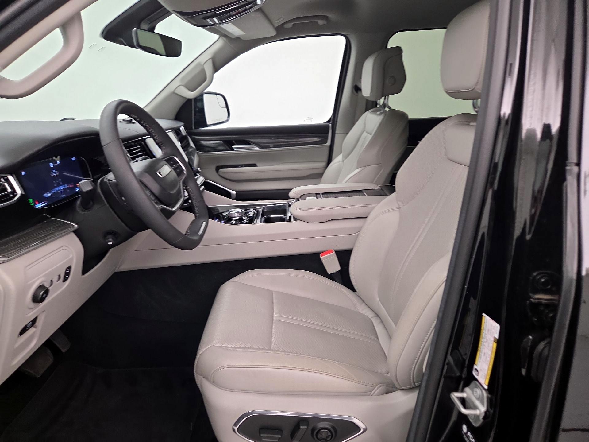 Thumbnail: 2022 Jeep Wagoneer - 11