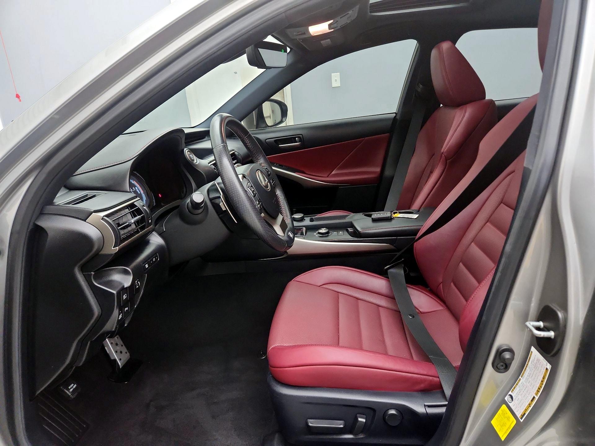 Thumbnail: 2019 Lexus IS - 11