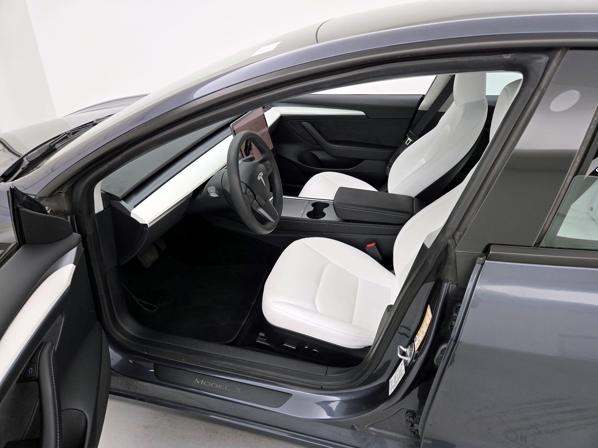 Thumbnail: 2023 Tesla Model 3 - 11