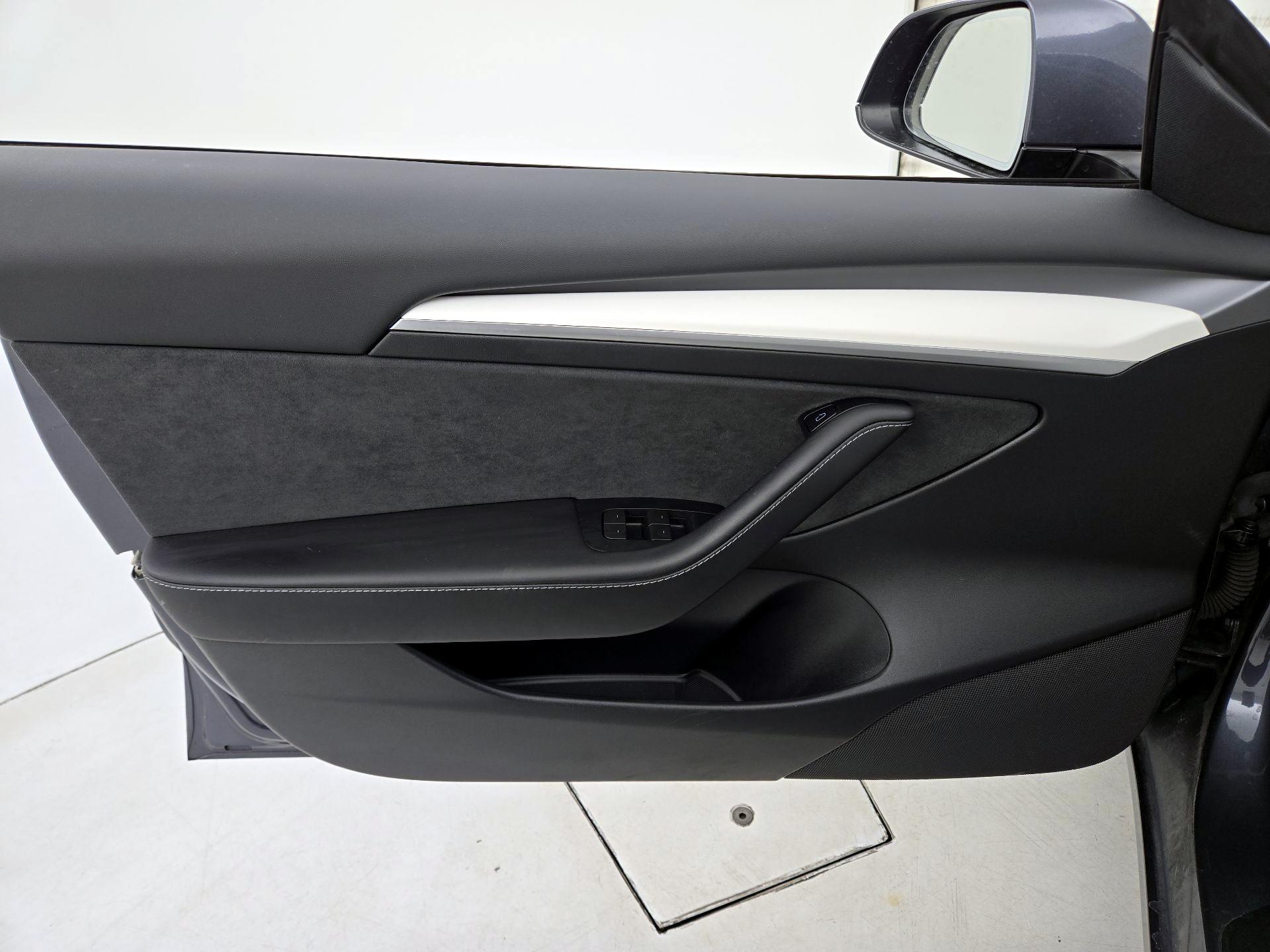 Thumbnail: 2023 Tesla Model 3 - 12