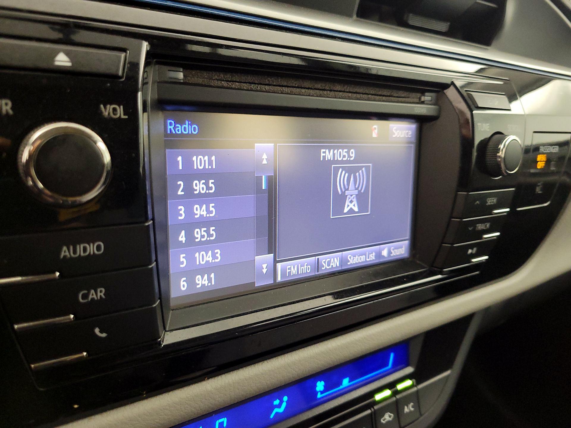 Thumbnail: 2015 Toyota Corolla - 15