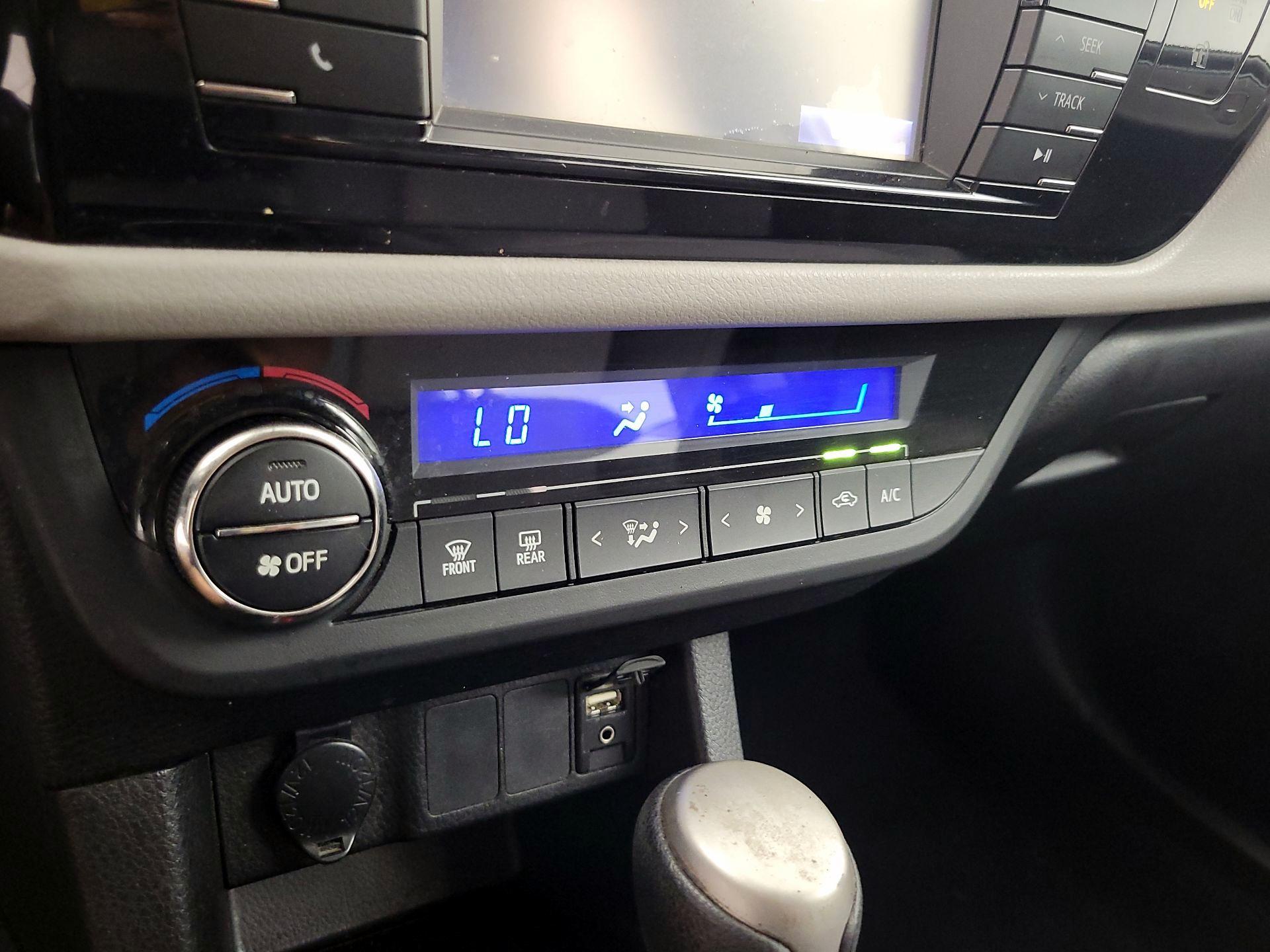 Thumbnail: 2015 Toyota Corolla - 16