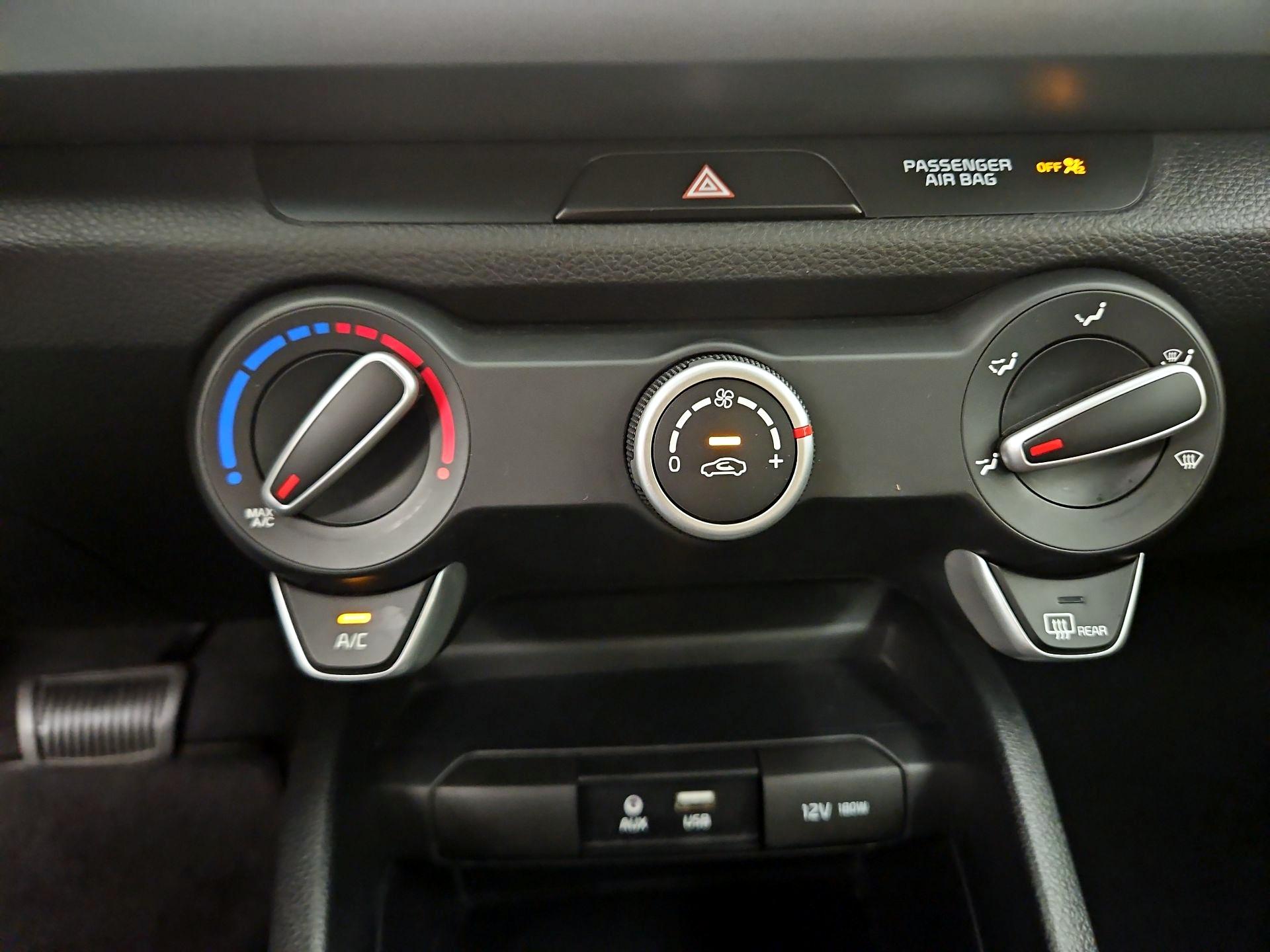 Thumbnail: 2020 Kia Rio - 16