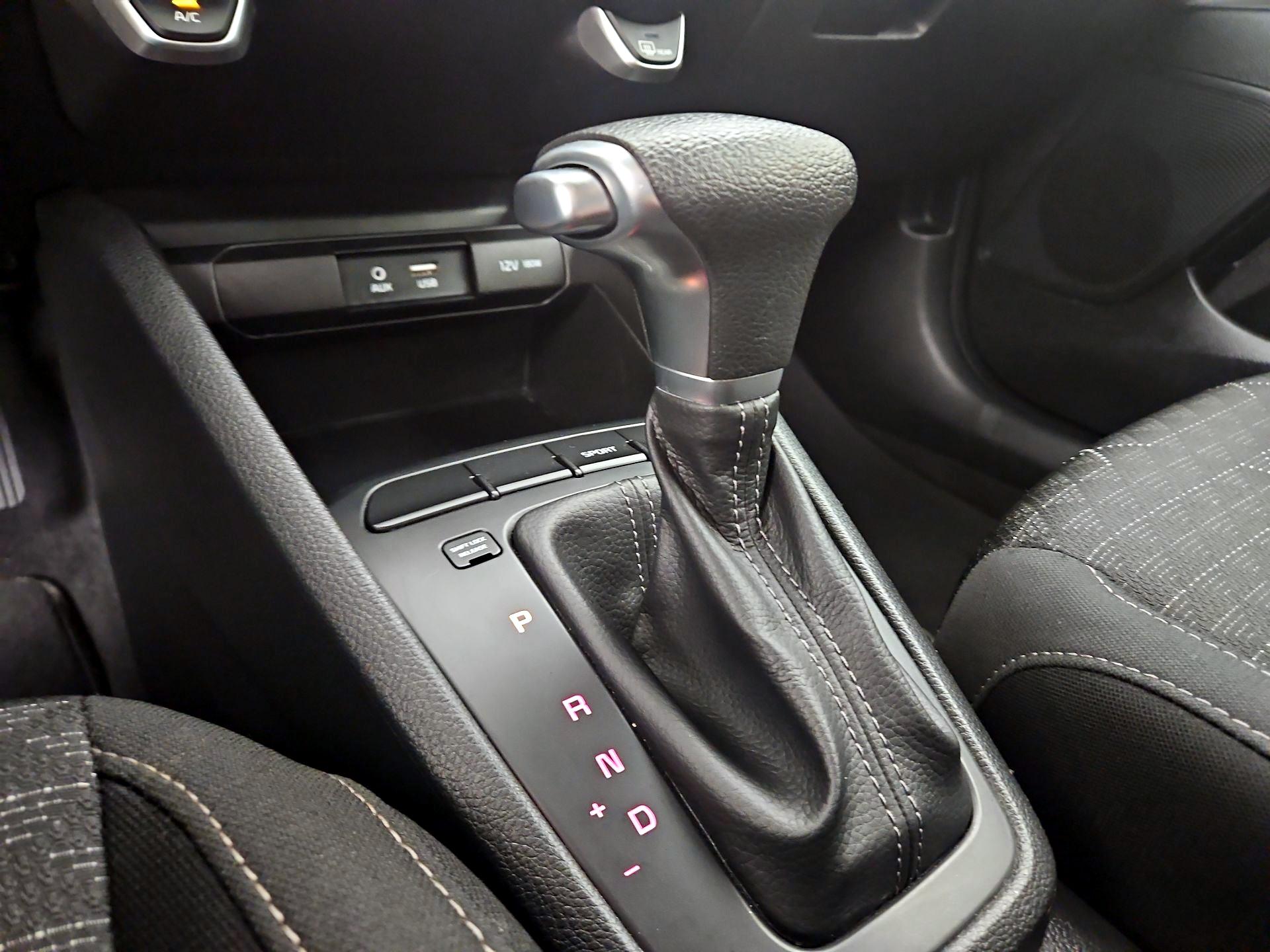 Thumbnail: 2020 Kia Rio - 17