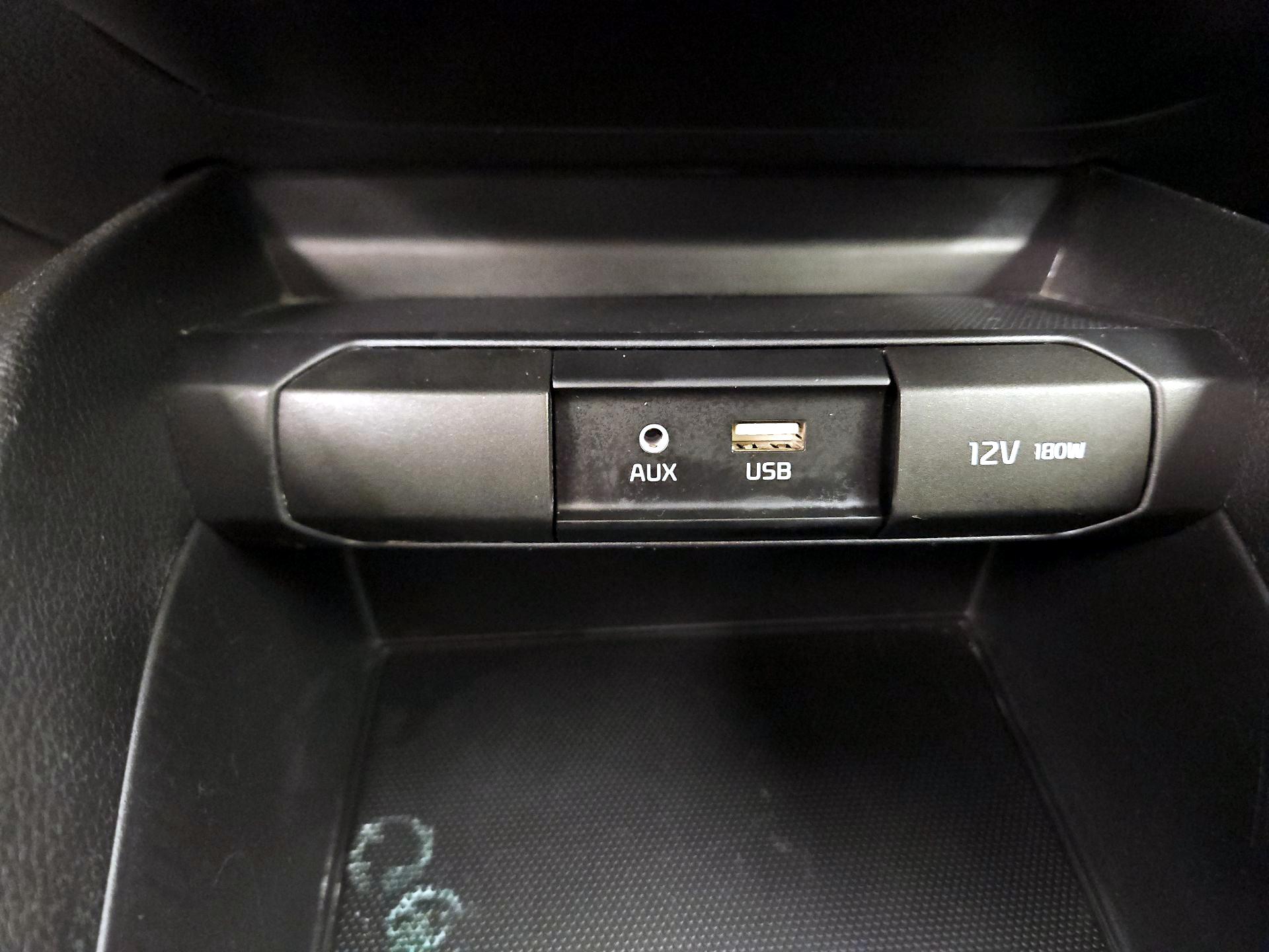 Thumbnail: 2020 Kia Rio - 18
