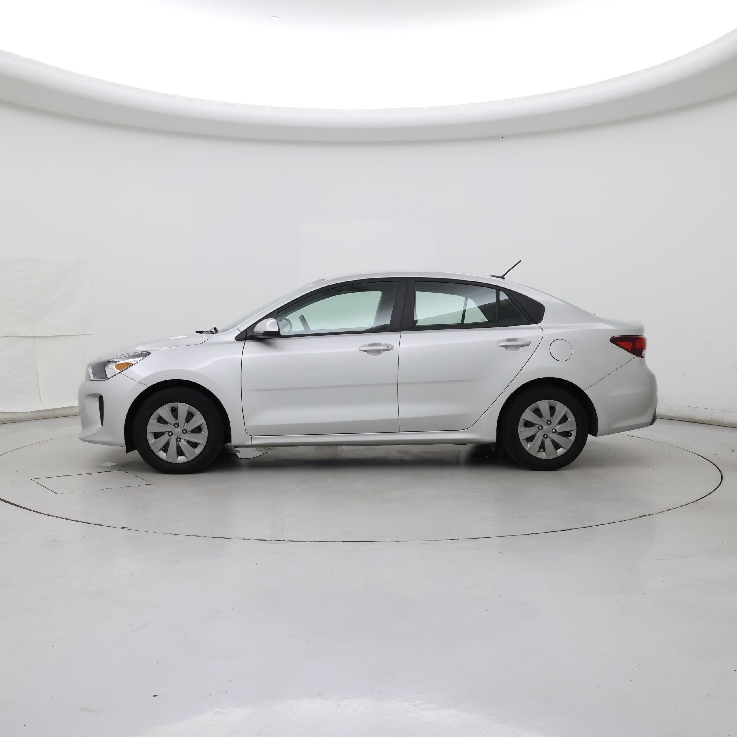 Thumbnail: 2020 Kia Rio - 3