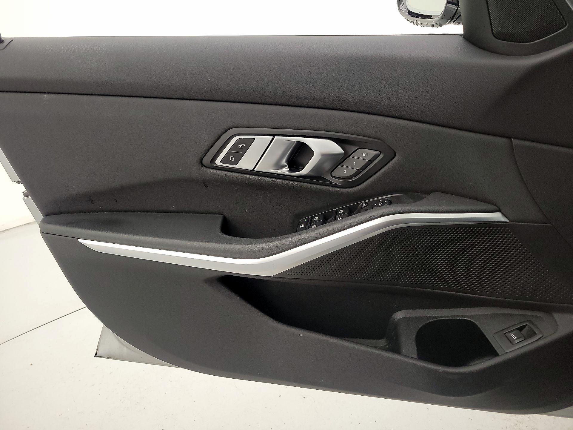 Thumbnail: 2019 BMW 3 Series - 12