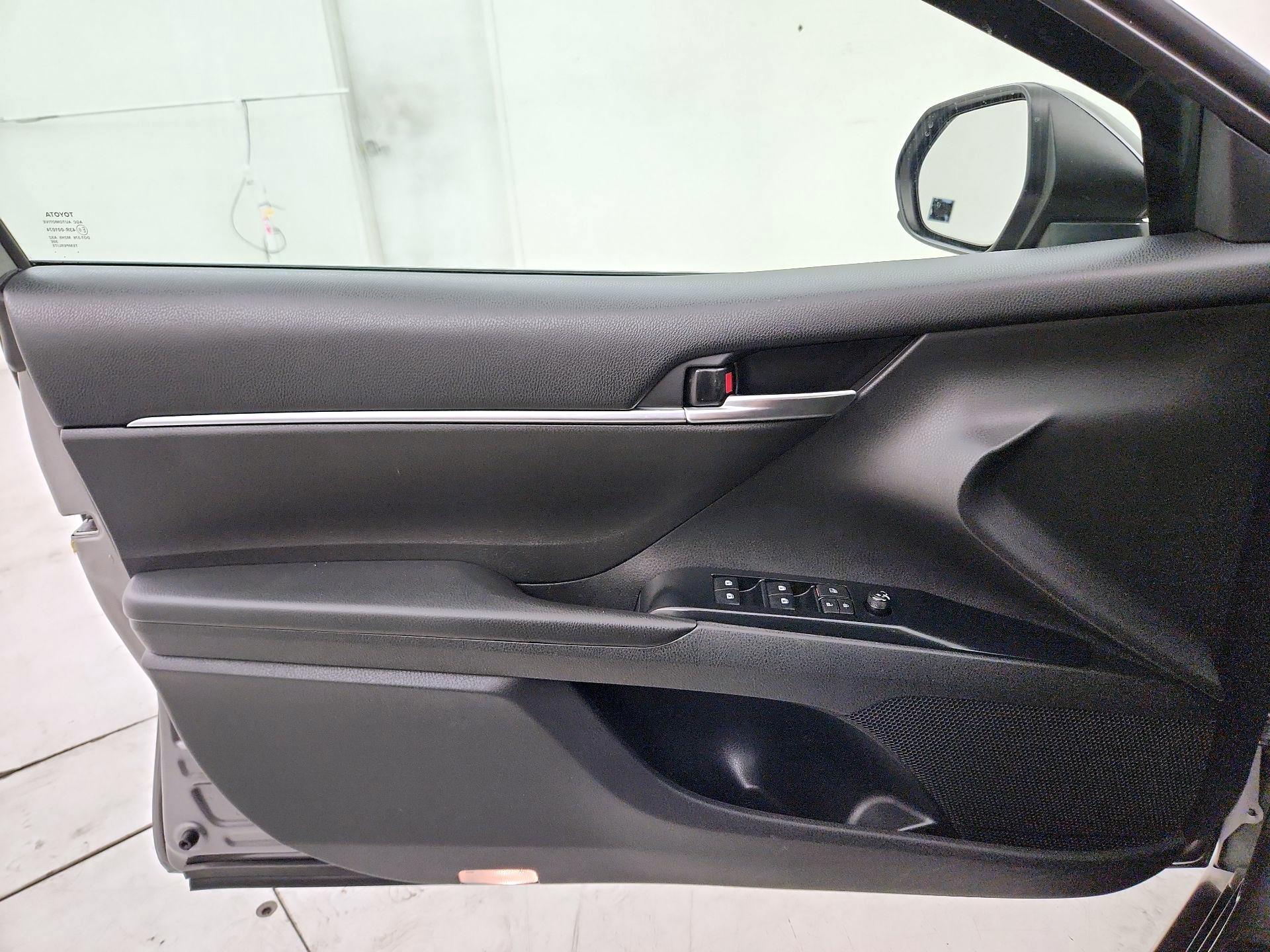 Thumbnail: 2019 Toyota Camry - 12