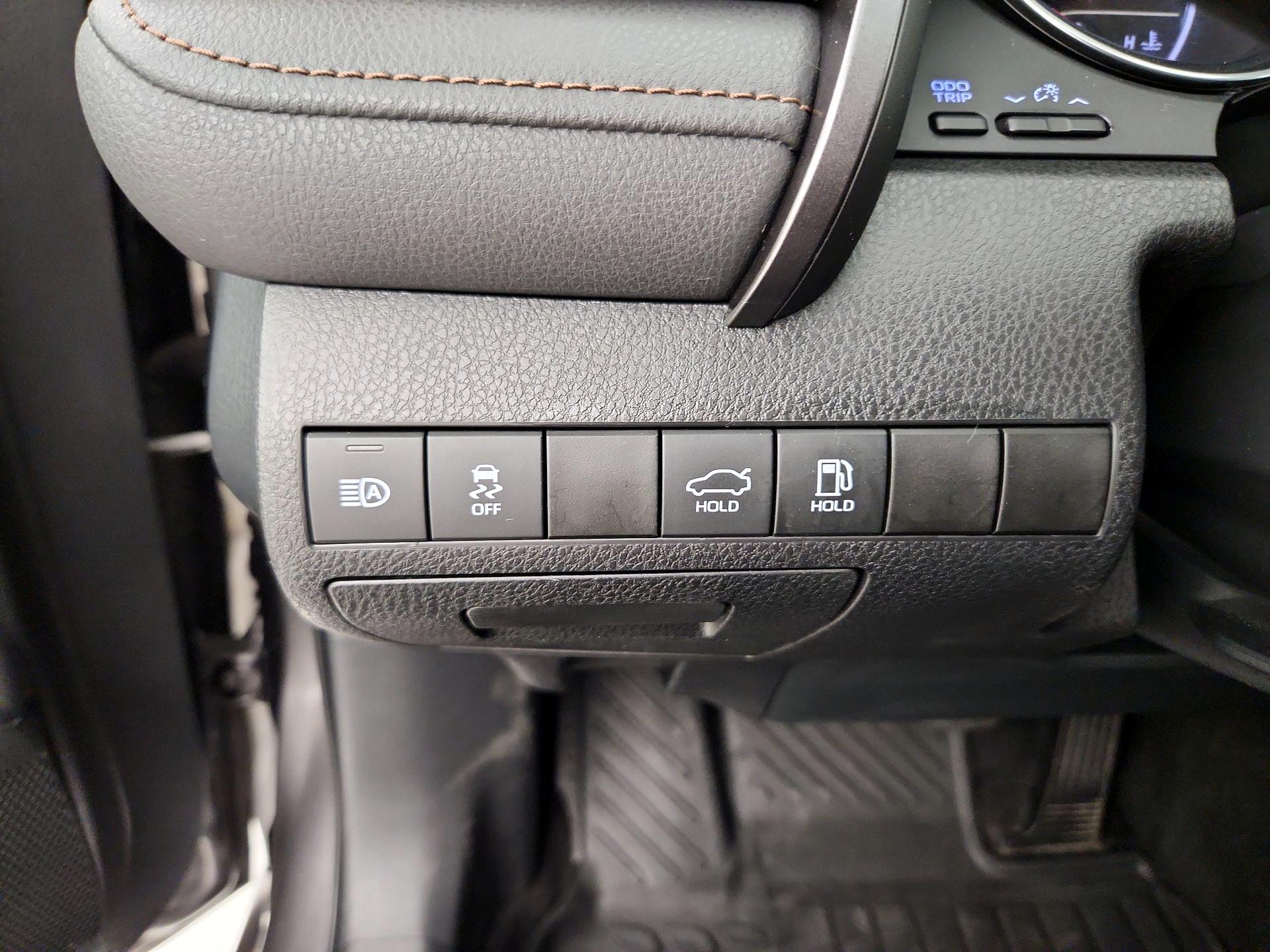 Thumbnail: 2019 Toyota Camry - 13