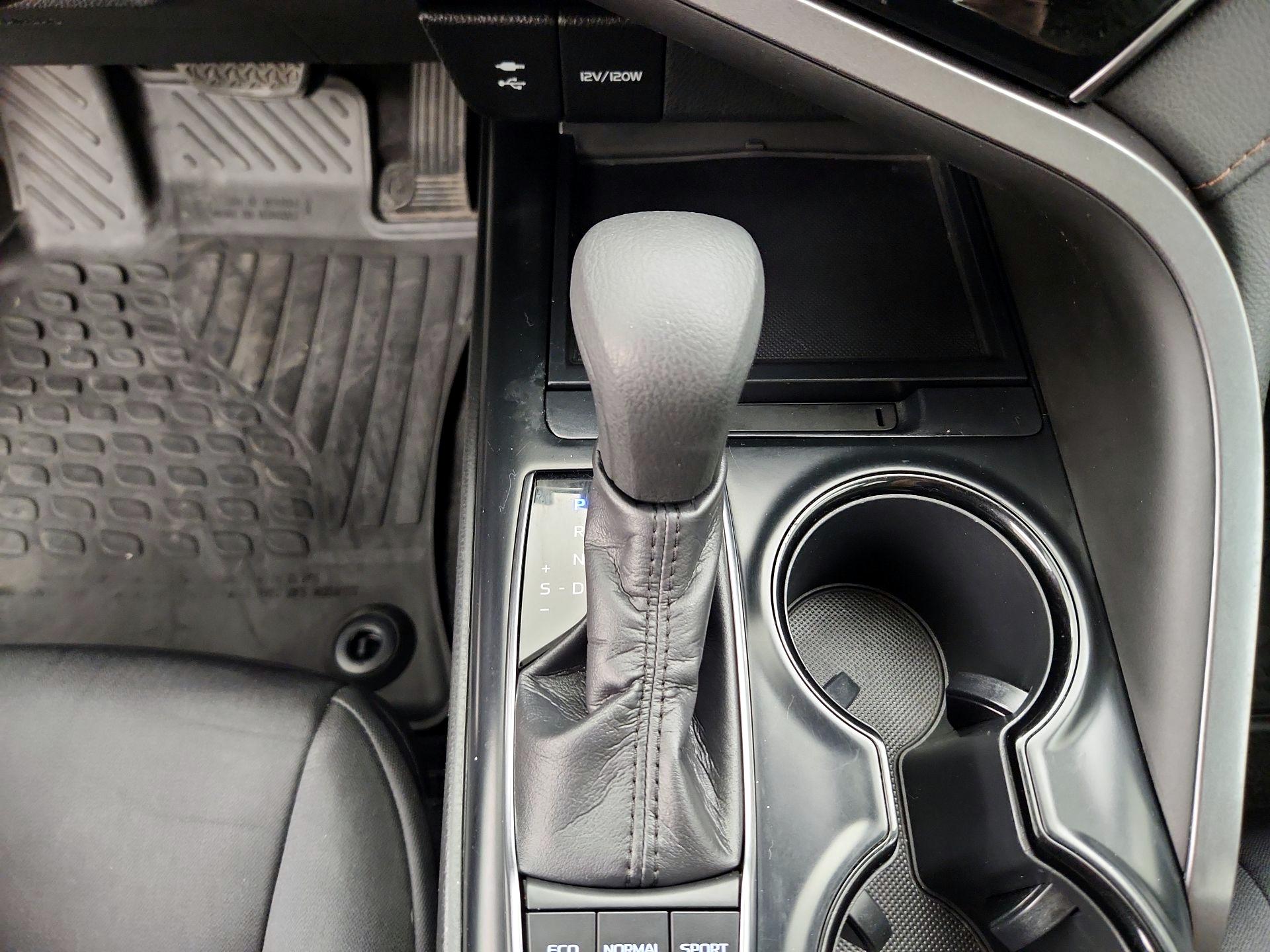 Thumbnail: 2019 Toyota Camry - 17