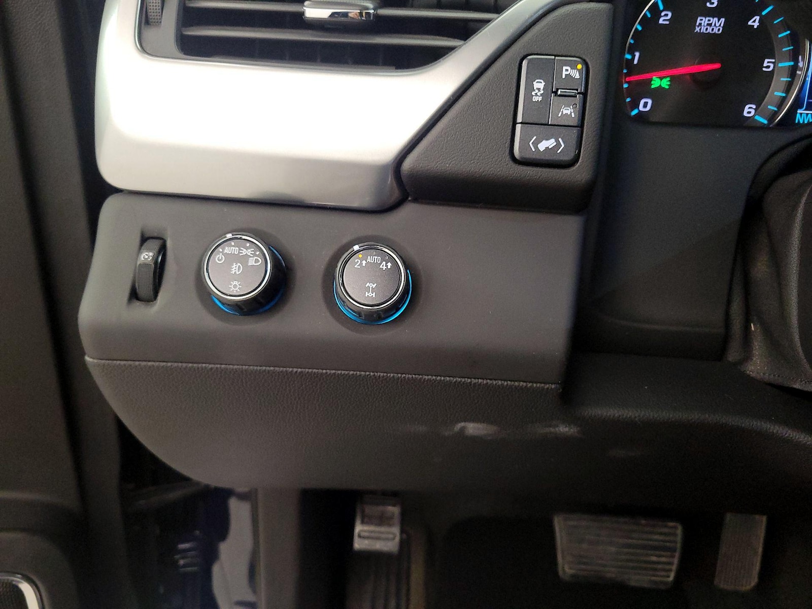 2017 Chevrolet Tahoe LT - Photo 14