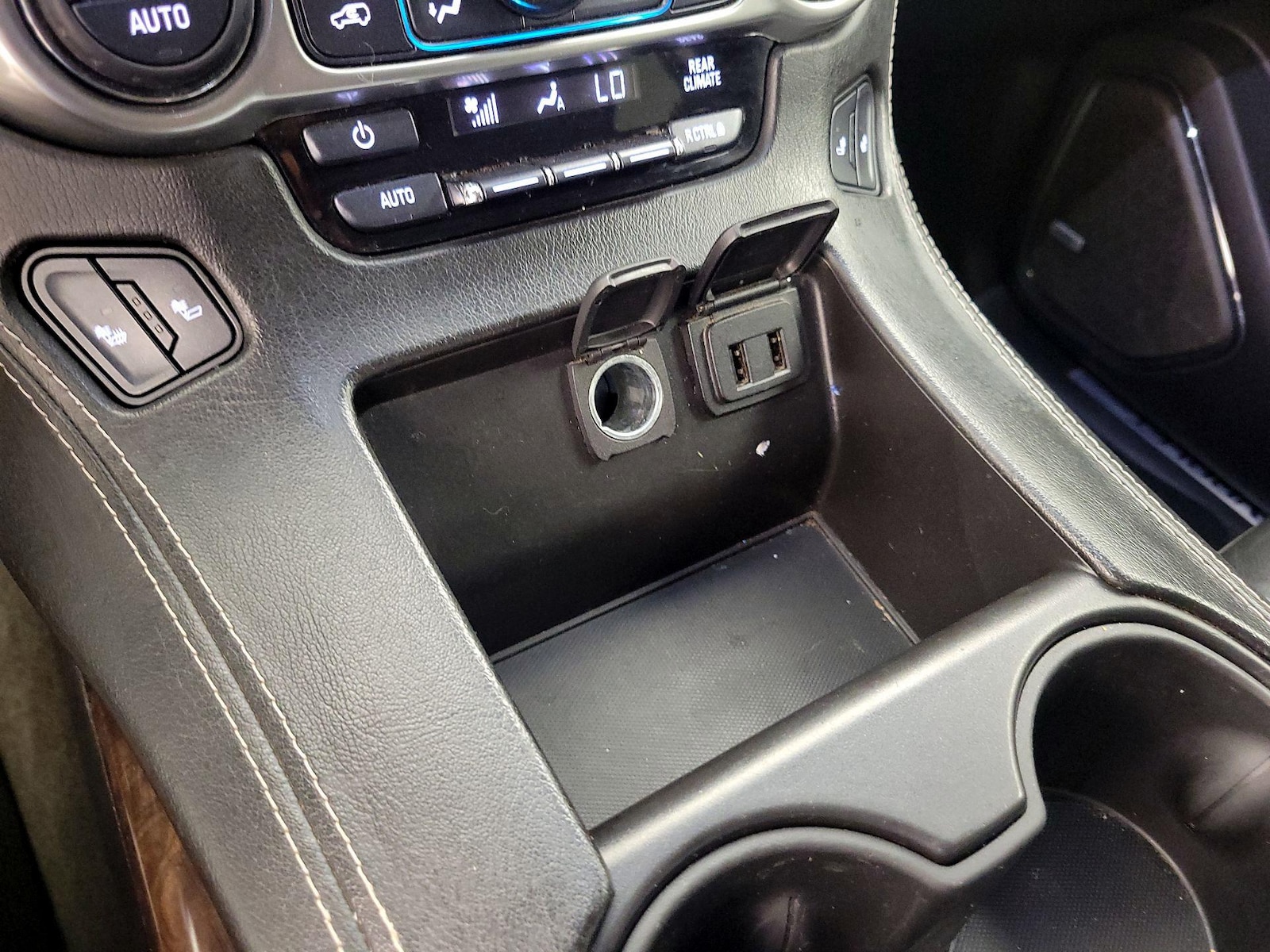 2017 Chevrolet Tahoe LT - Photo 19