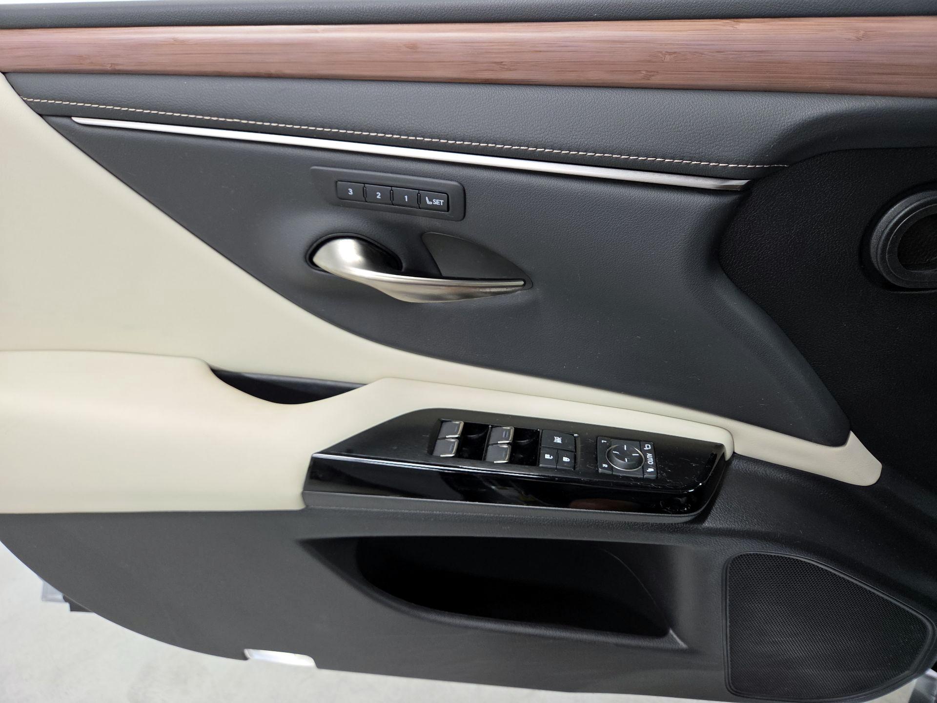 Thumbnail: 2023 Lexus ES - 10