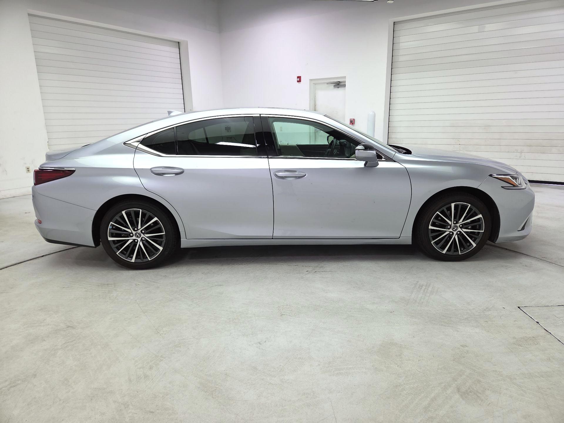 Thumbnail: 2023 Lexus ES - 4