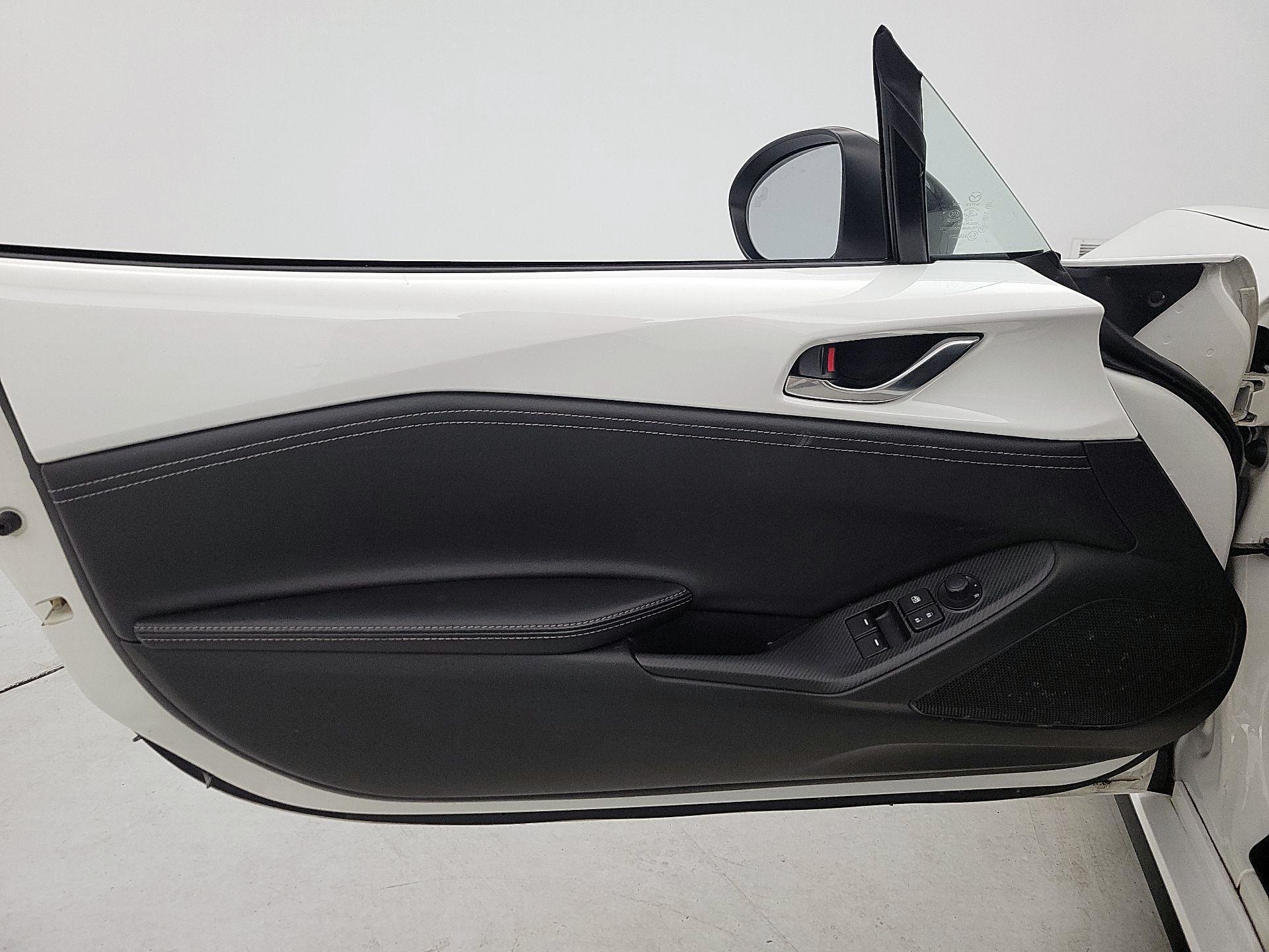 Thumbnail: 2021 Mazda MX-5 Miata - 12
