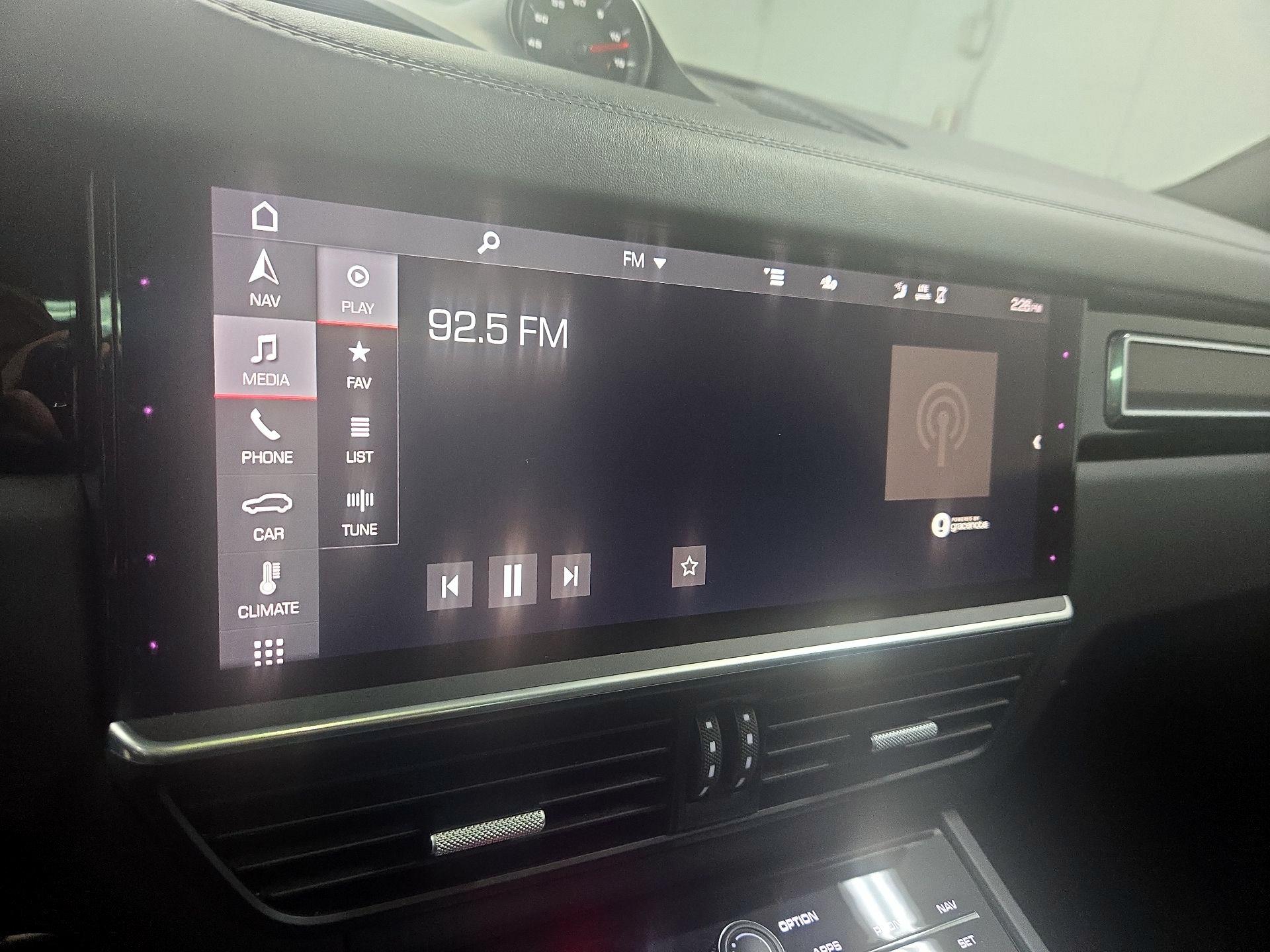 Thumbnail: 2021 Porsche Cayenne - 16