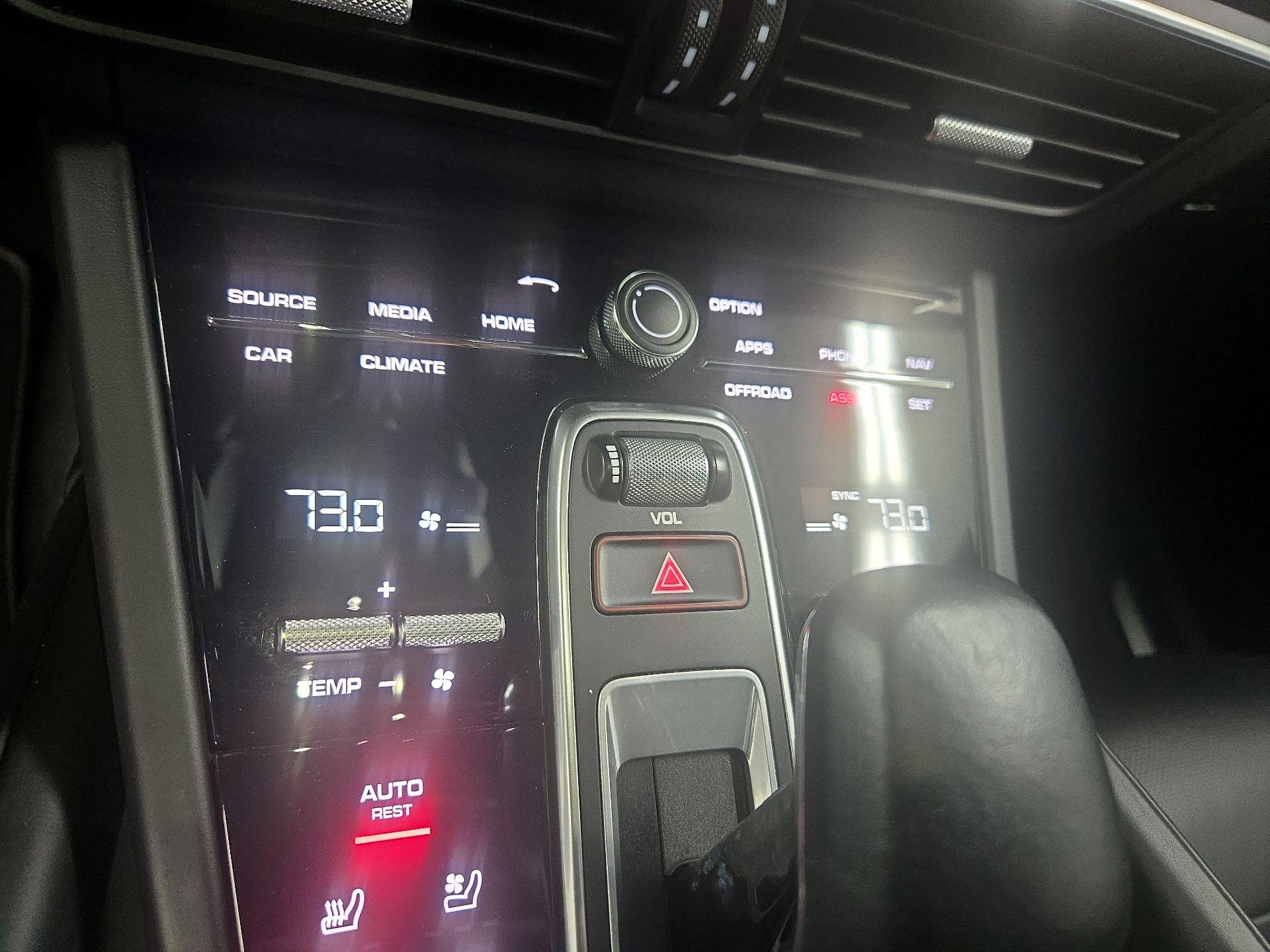 Thumbnail: 2021 Porsche Cayenne - 17