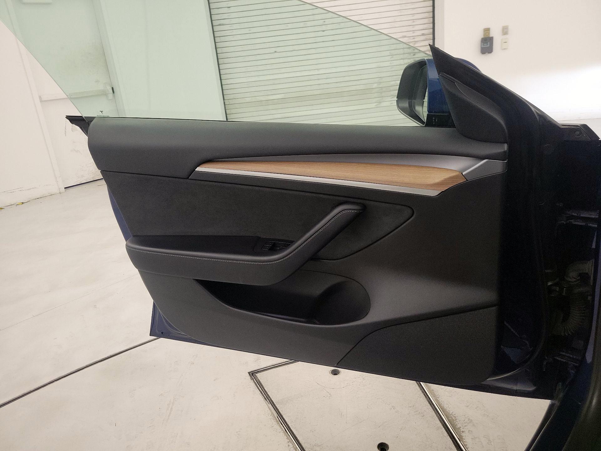 Thumbnail: 2022 Tesla Model 3 - 12