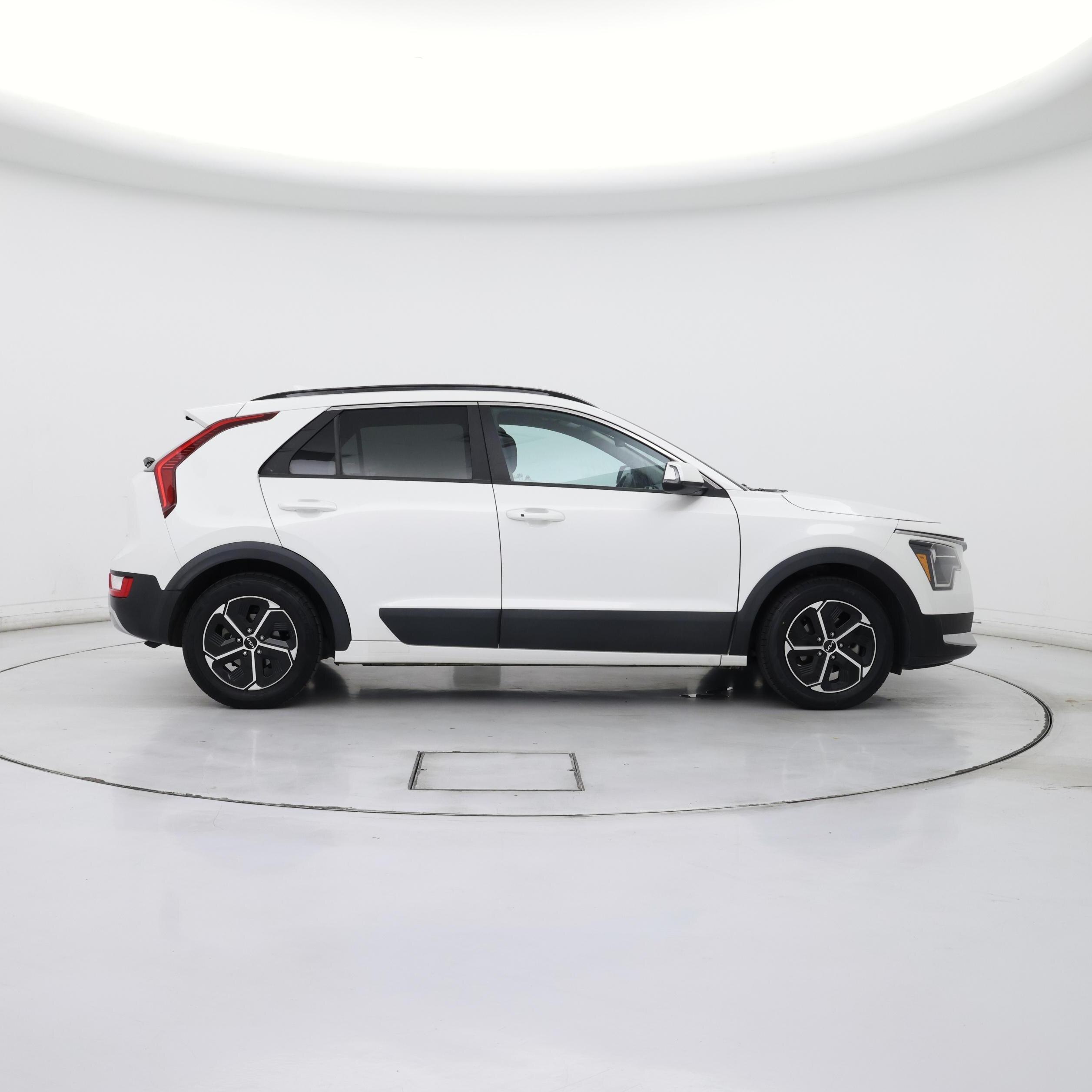 Thumbnail: 2023 Kia Niro - 7