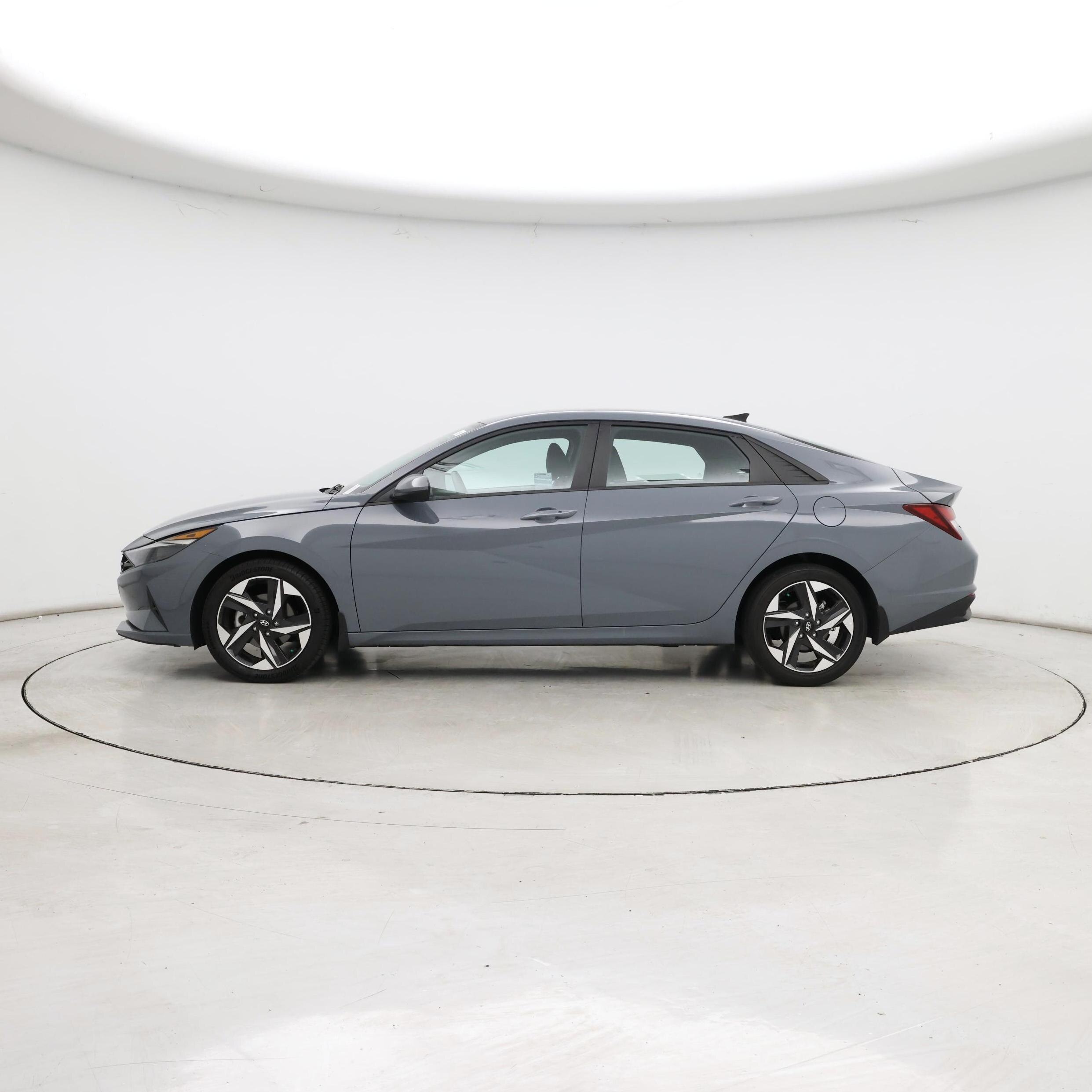 Thumbnail: 2023 Hyundai Elantra - 3