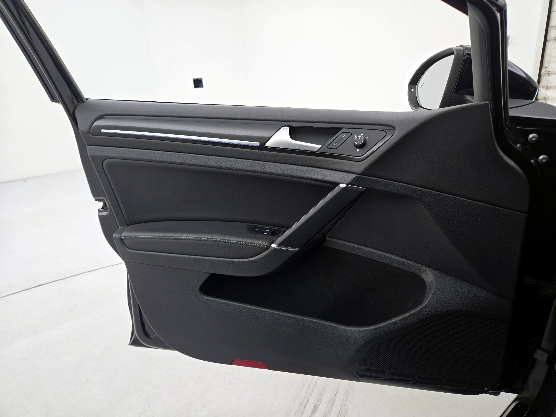 Thumbnail: 2019 Volkswagen Golf - 12