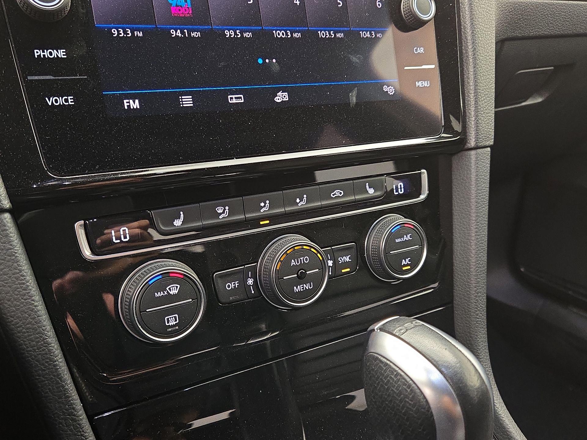 Thumbnail: 2019 Volkswagen Golf - 17