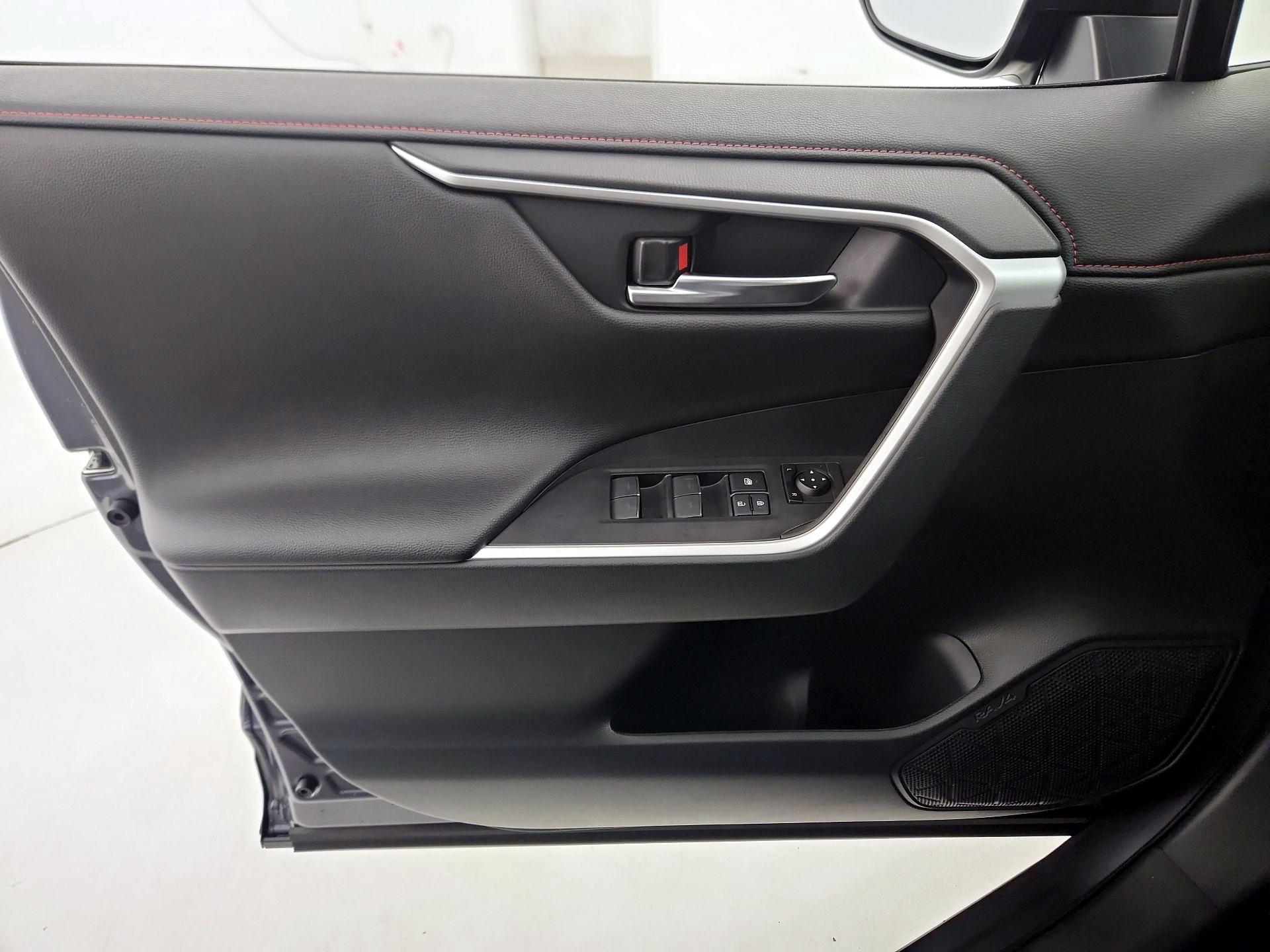 Thumbnail: 2025 Toyota RAV4 - 12