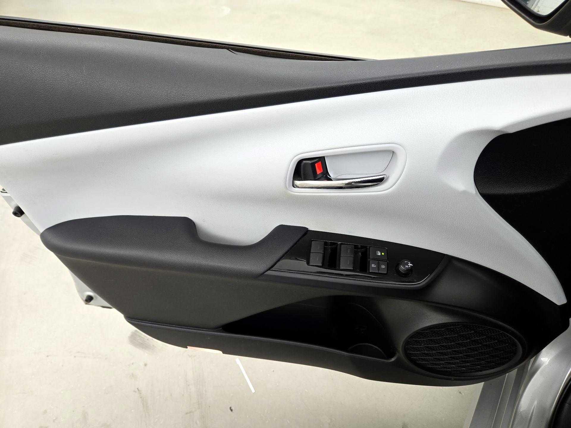 Thumbnail: 2020 Toyota Prius - 12