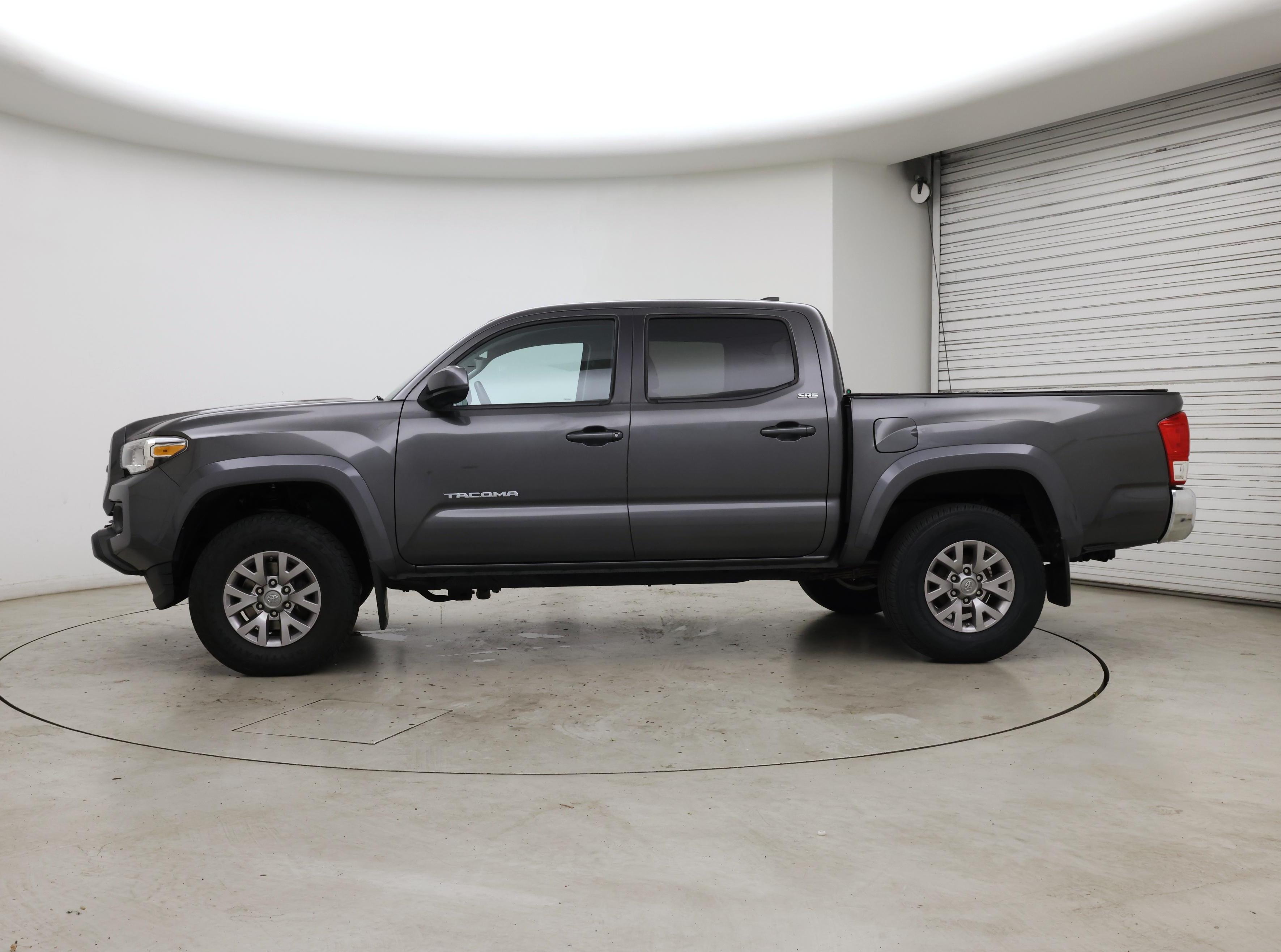 Thumbnail: 2017 Toyota Tacoma - 3
