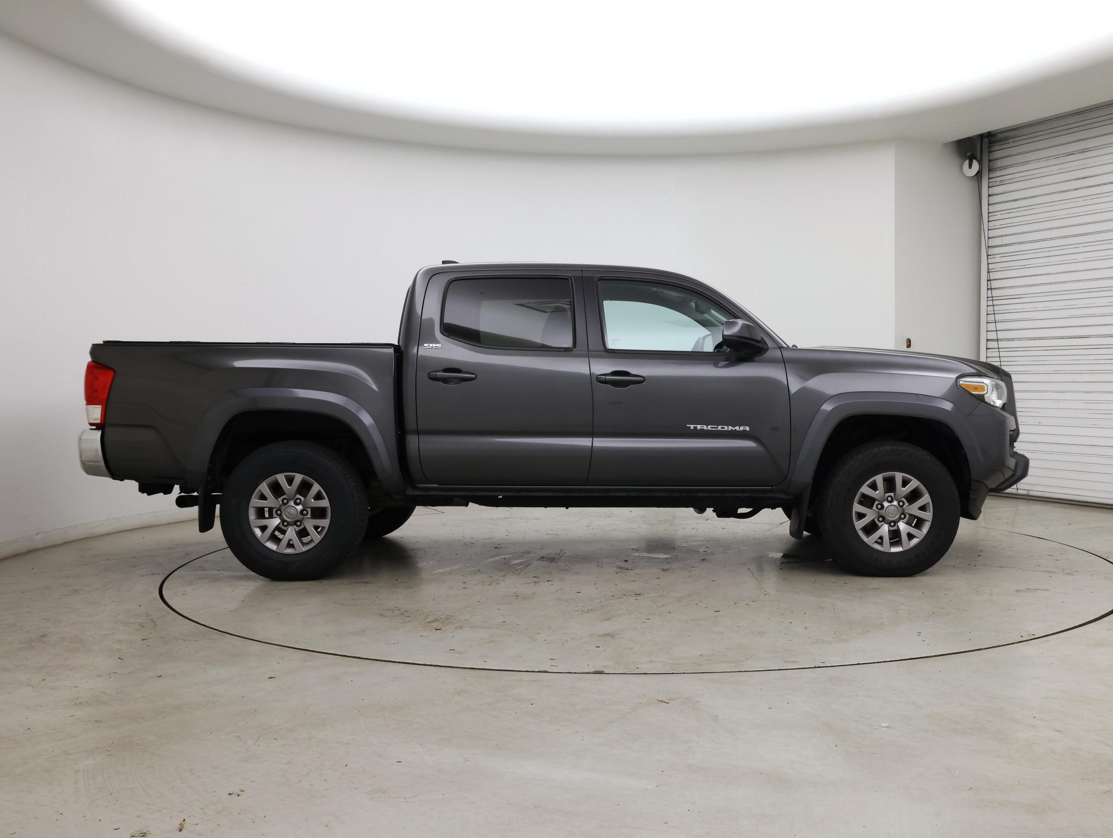 Thumbnail: 2017 Toyota Tacoma - 7