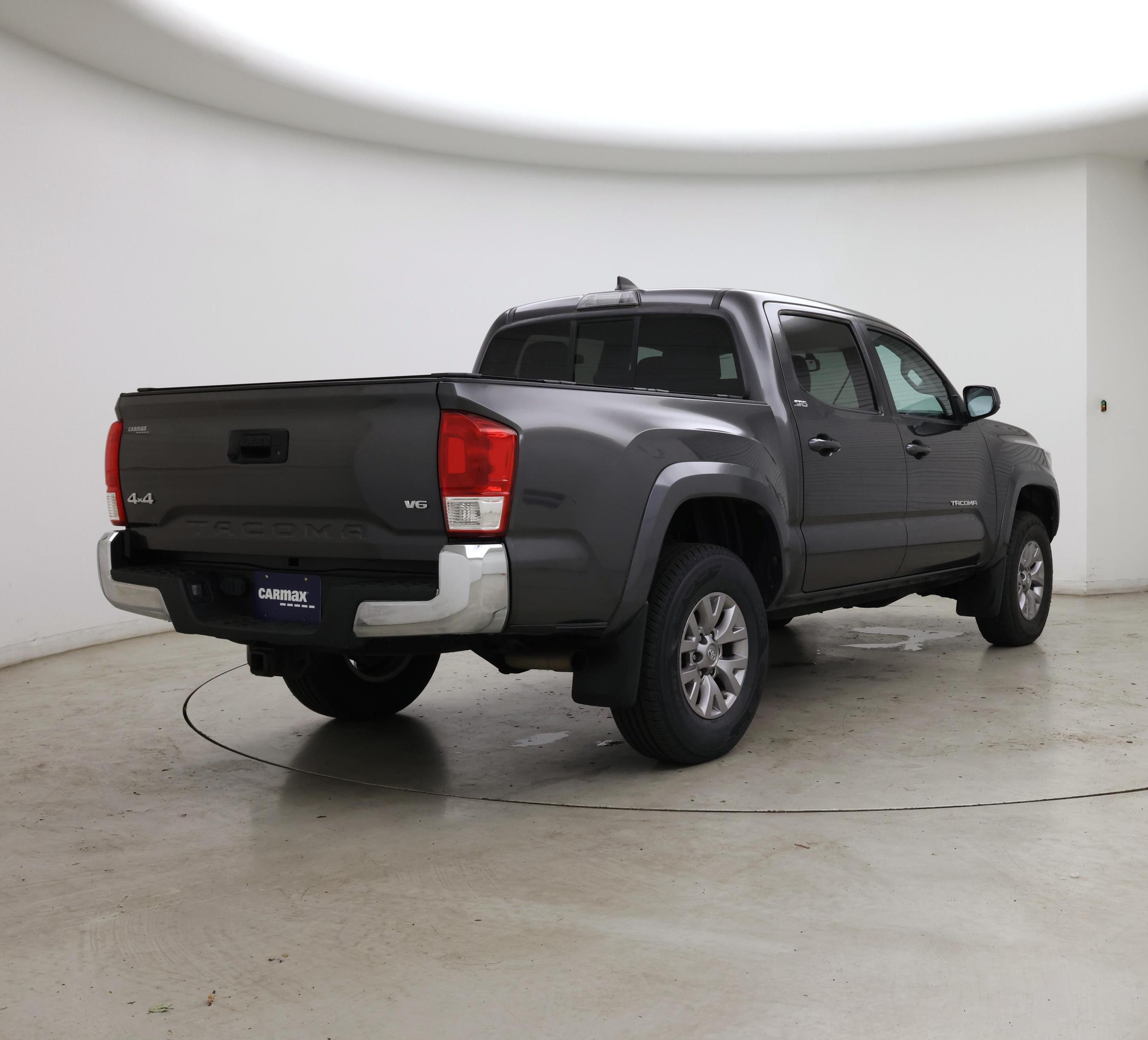 Thumbnail: 2017 Toyota Tacoma - 8