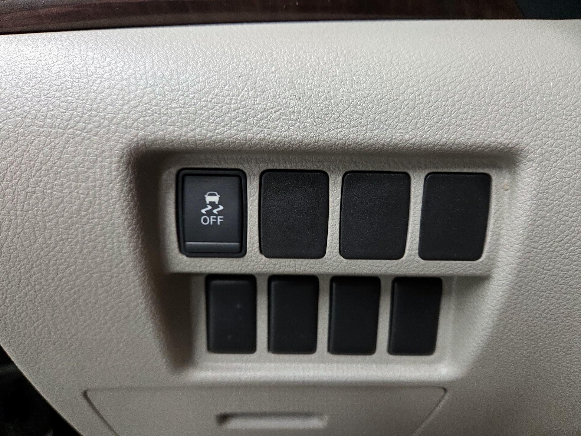 Thumbnail: 2015 Nissan Quest - 13