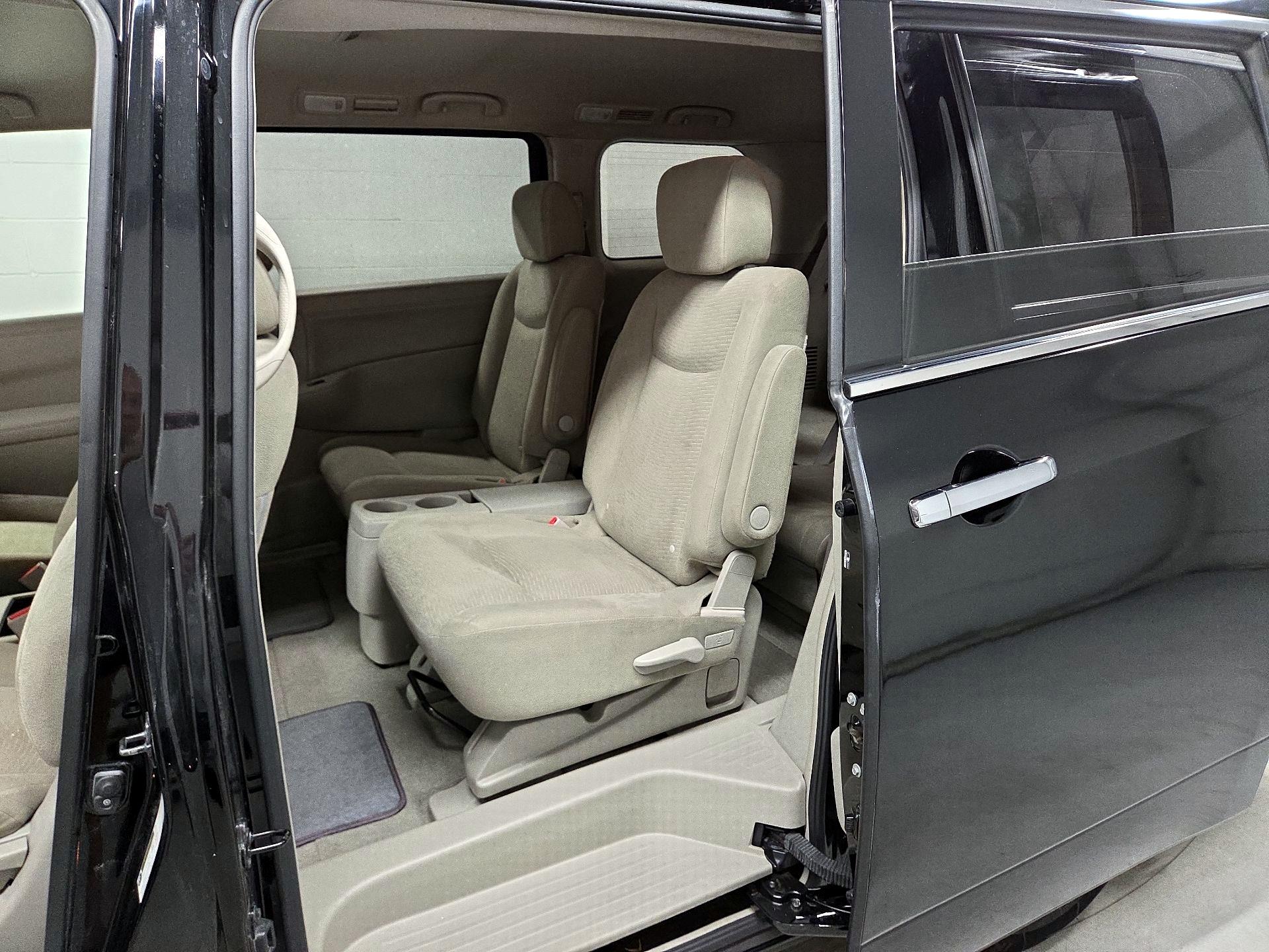 Thumbnail: 2015 Nissan Quest - 17