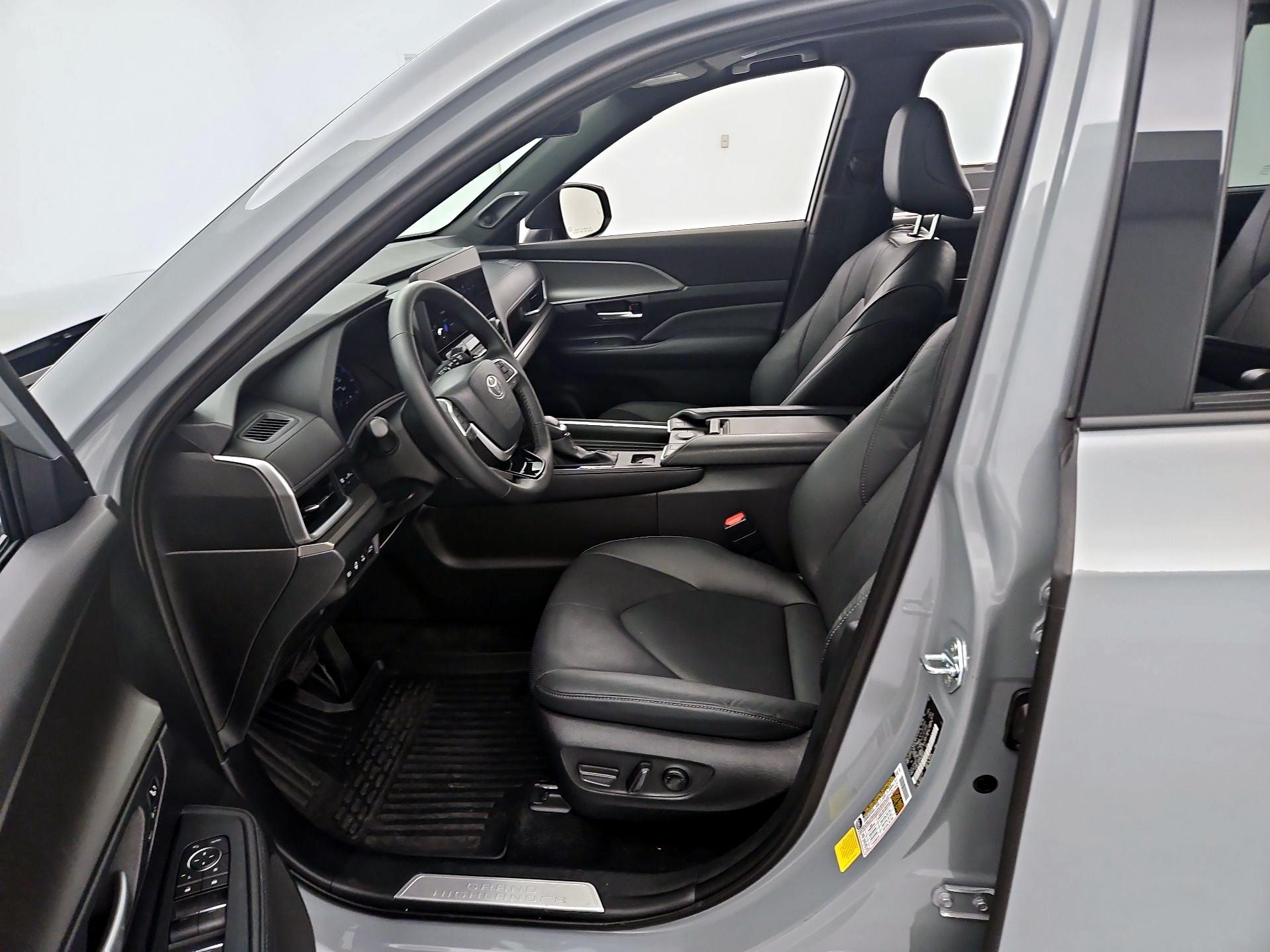 Thumbnail: 2026 Toyota Highlander - 11