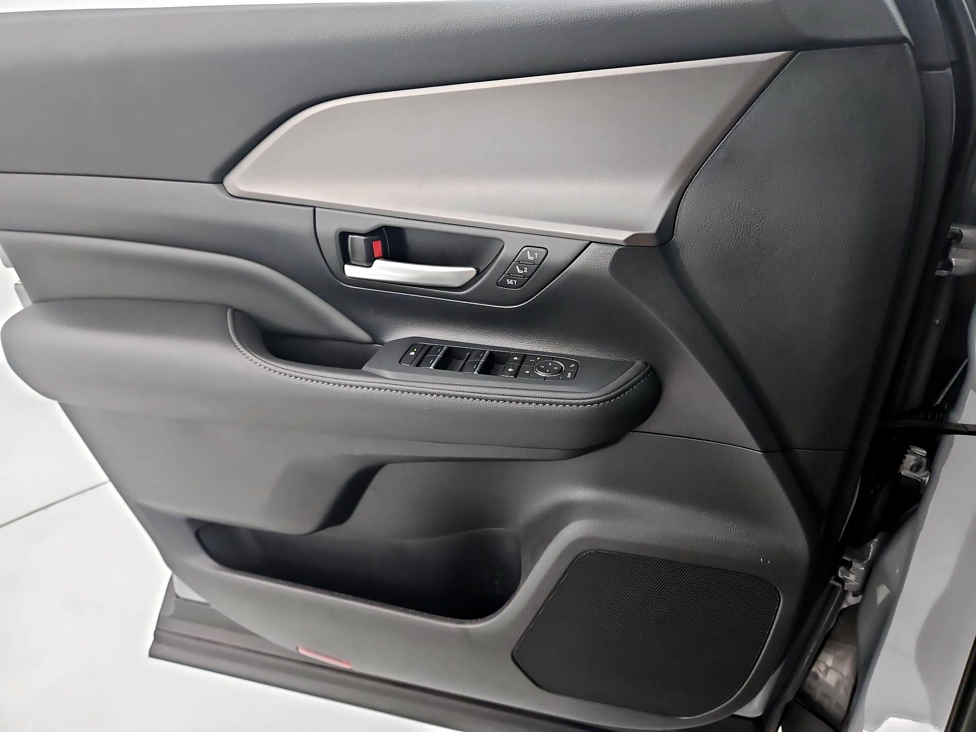 Thumbnail: 2026 Toyota Highlander - 12