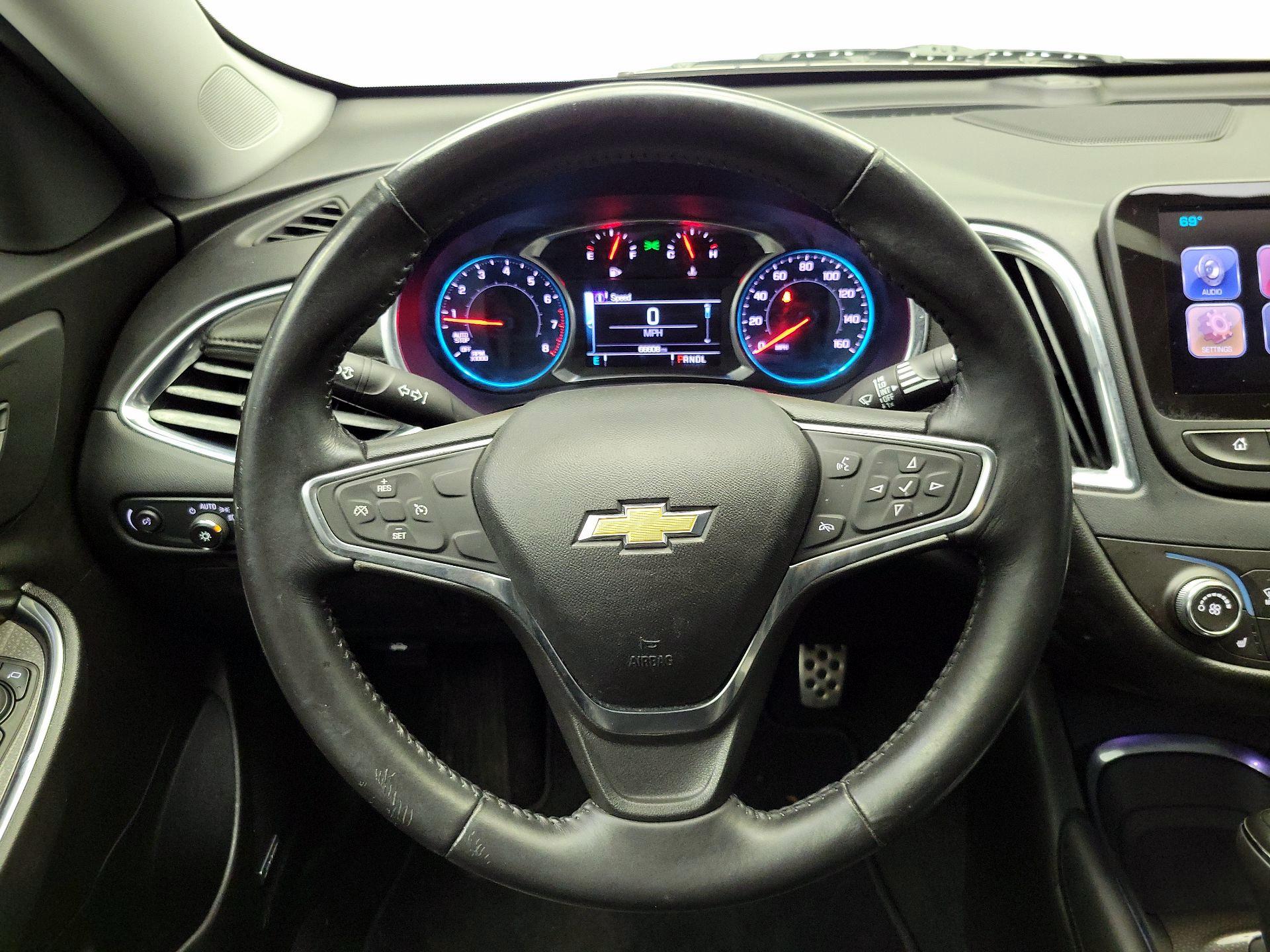 Thumbnail: 2017 Chevrolet Malibu - 10