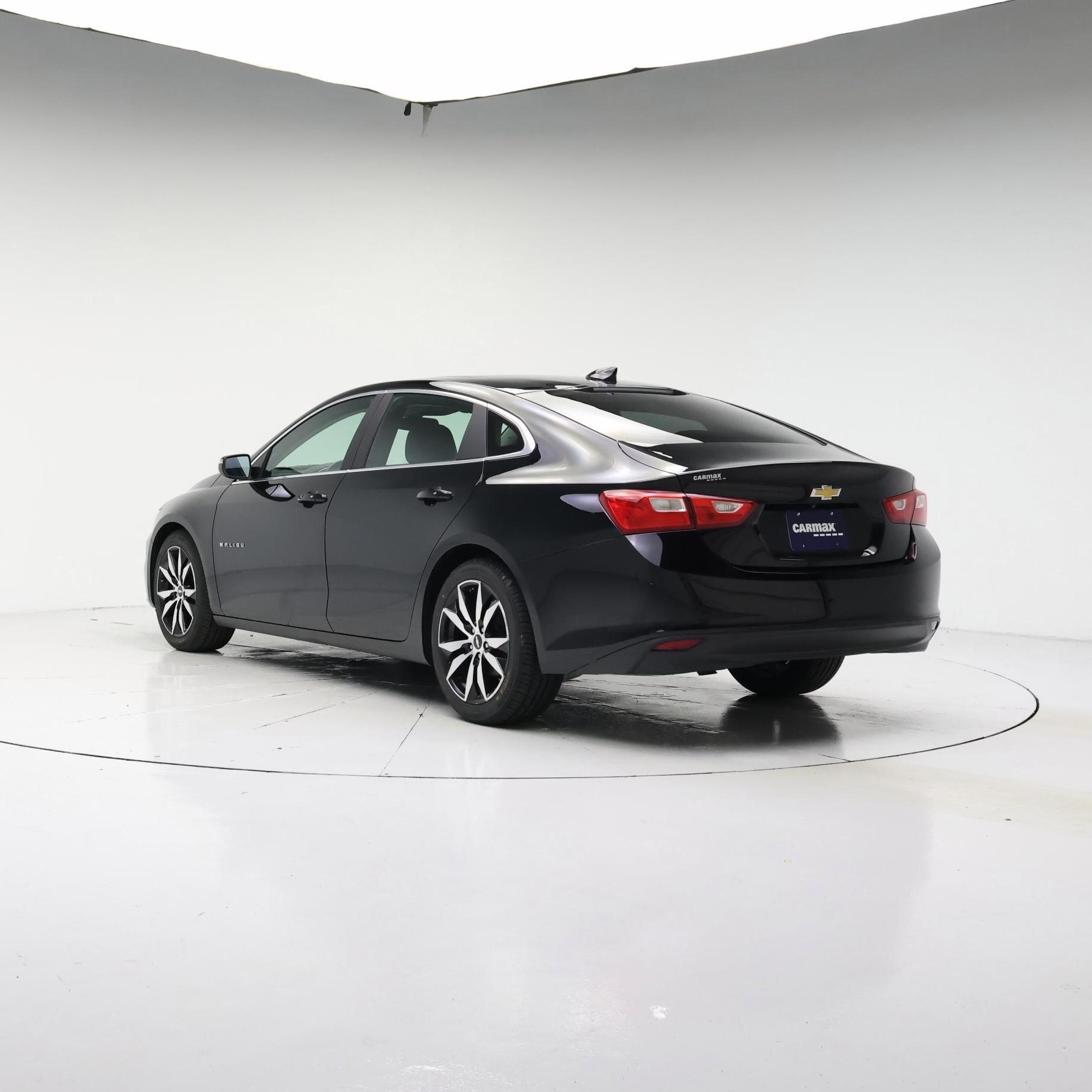 Thumbnail: 2017 Chevrolet Malibu - 2
