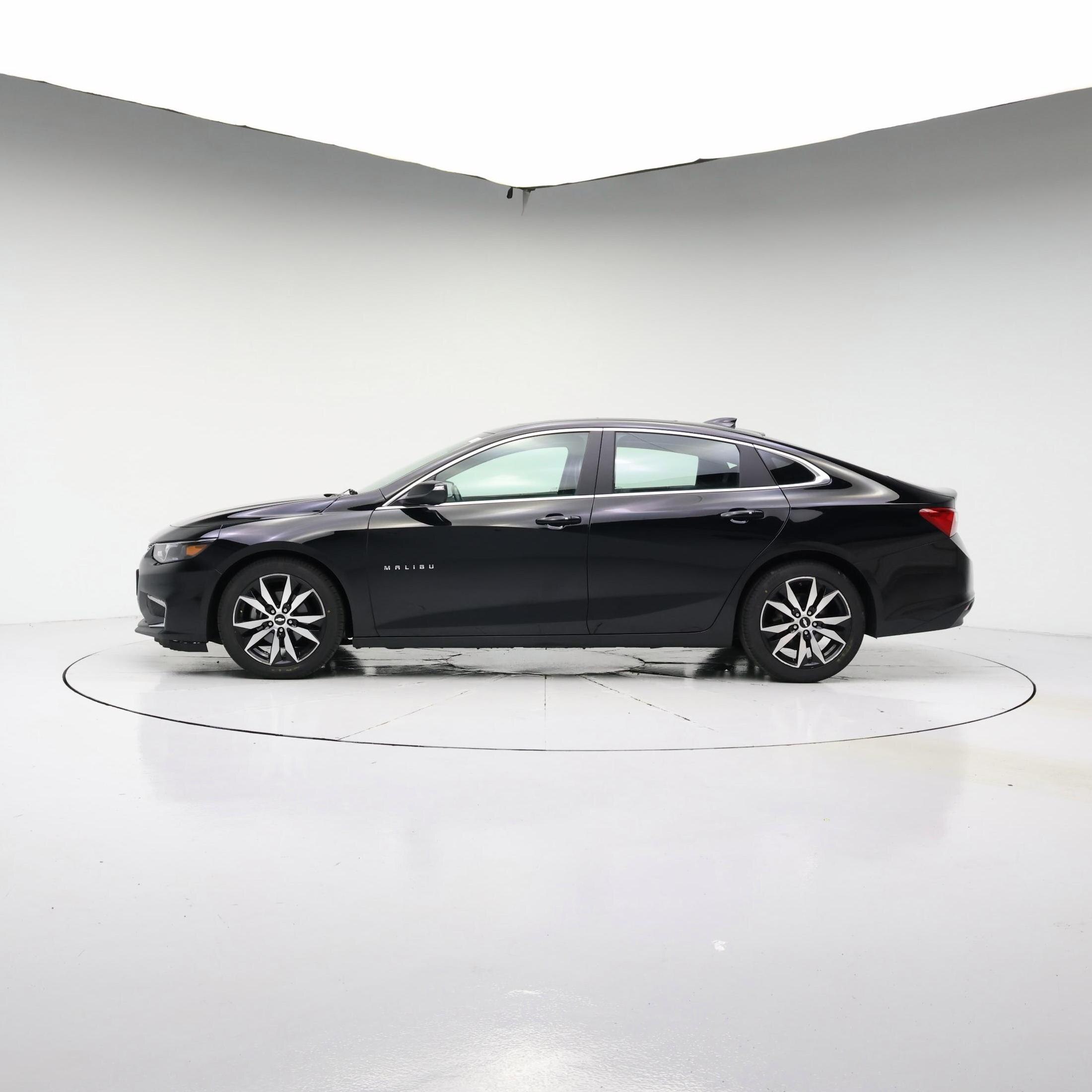 Thumbnail: 2017 Chevrolet Malibu - 3